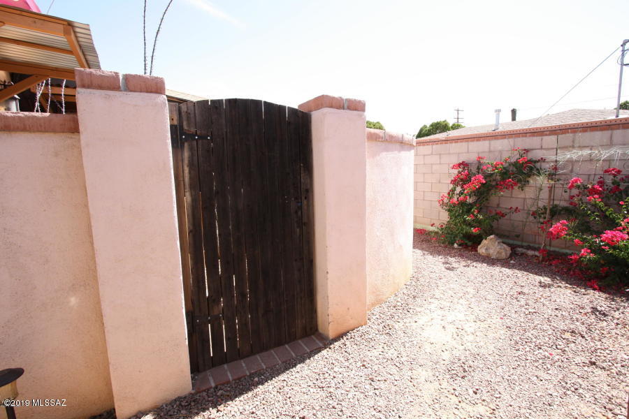 La Mirada (1-8) - Residential Lease