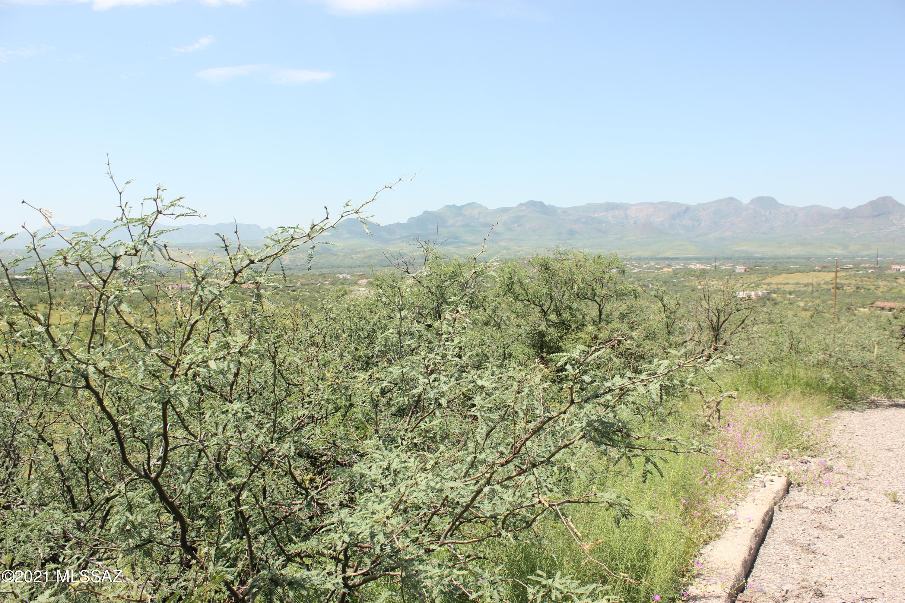 Quite remote residential lot, few neighbors, nice views. the road is dirt but only about 10 minutes to the Interstate at Palo Parado Exit.
