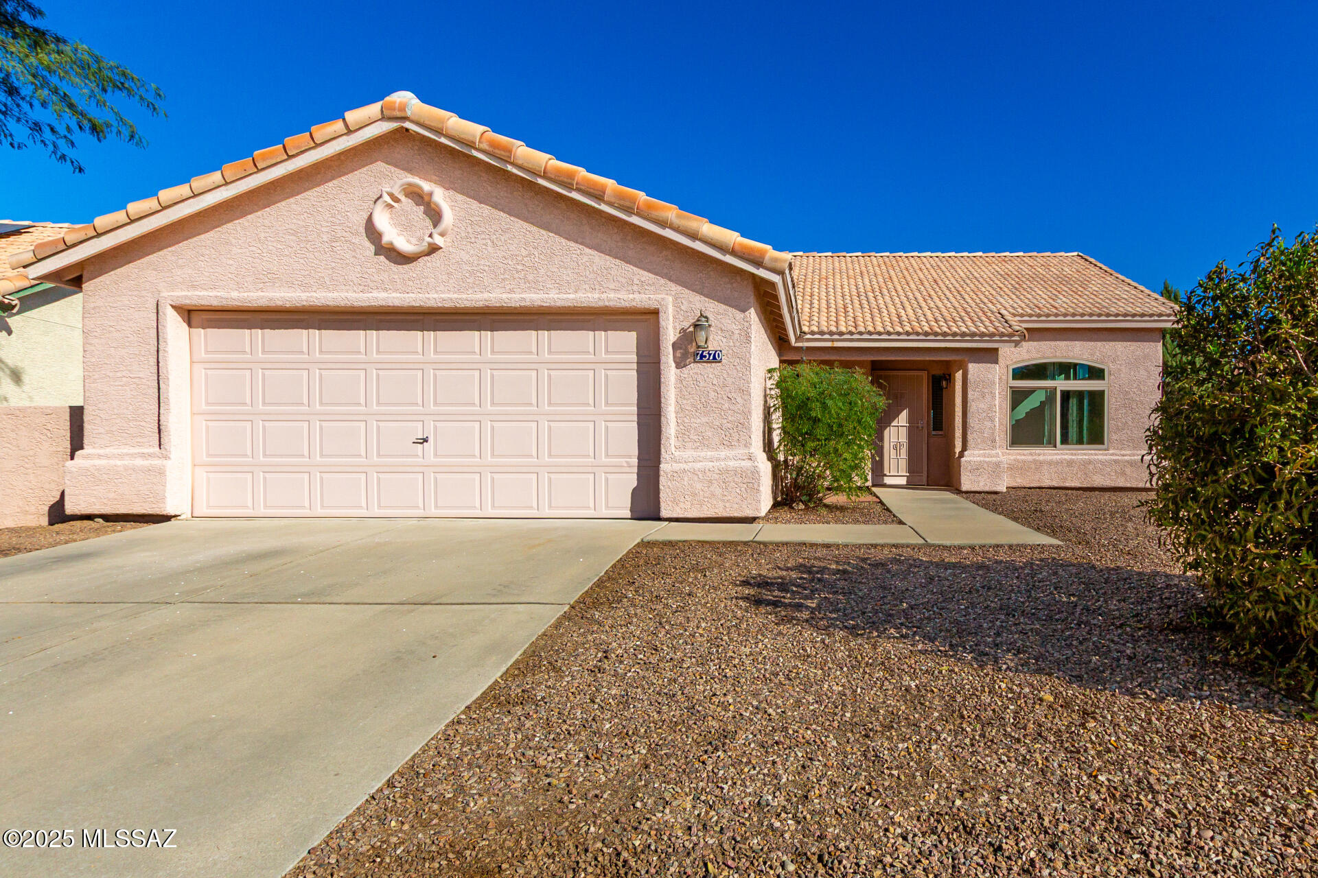 Become the proud owner of this lovely 3-bedroom, 2-bath residence! You're welcomed by a serene living room with vaulted ceilings, a soothing palette, and attractive wood-look flooring for a timeless appeal. Gather loved ones in the great room, complete with double French doors that lead to the huge backyard for seamless indoor-outdoor flow. The well-appointed kitchen boasts quartz counters throughout, ample shaker cabinets with crown moulding, a tile backsplash, stainless steel appliances, a pantry, and a peninsula with a breakfast bar. The primary bedroom showcases a walk-in closet, an ensuite with double sinks, and a separate shower with decorative tiles. Spend enchanting evenings in the backyard, boasting a covered patio, a storage shed, and stunning mountain views.