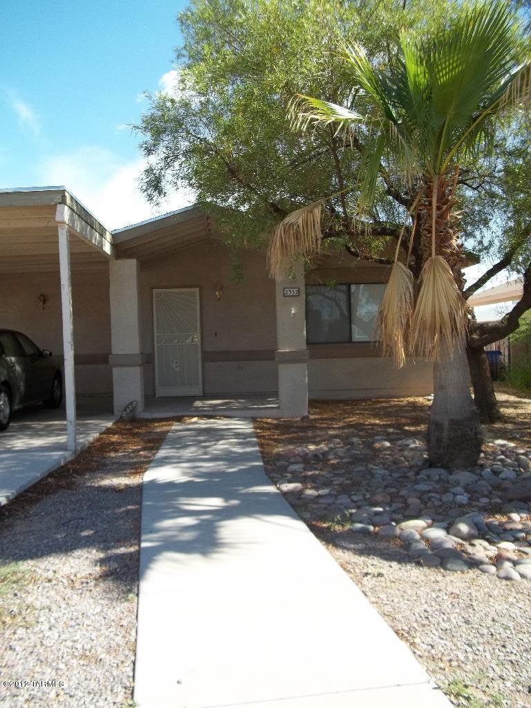 3BD/2BA- 1228 sq. ft home with tile floors throughout; no carpet. A/C, ceiling fans, and carport. Large walled in backyard, with screened in porch and bonus storage room.