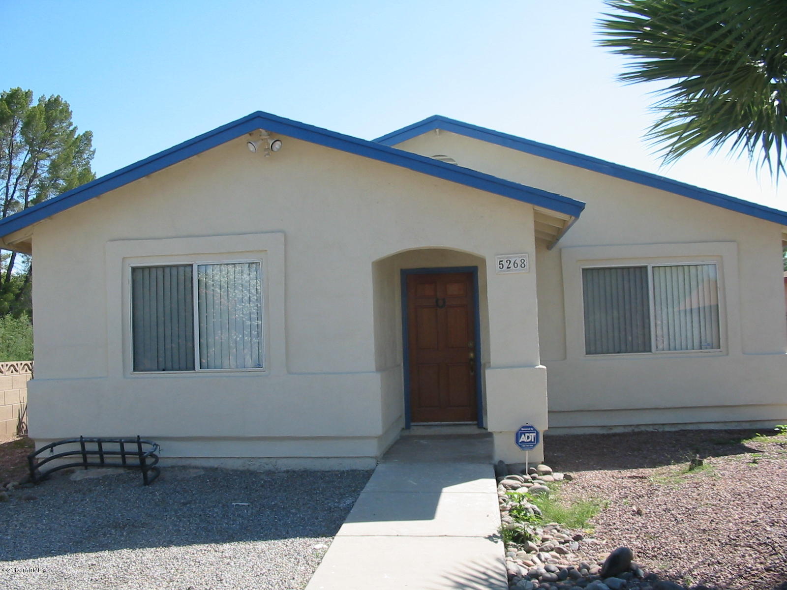 Very quaint bungalow located at the end of the street. 2 beds and 1 bath swamp cooled but both beds have wall mounted ac units.