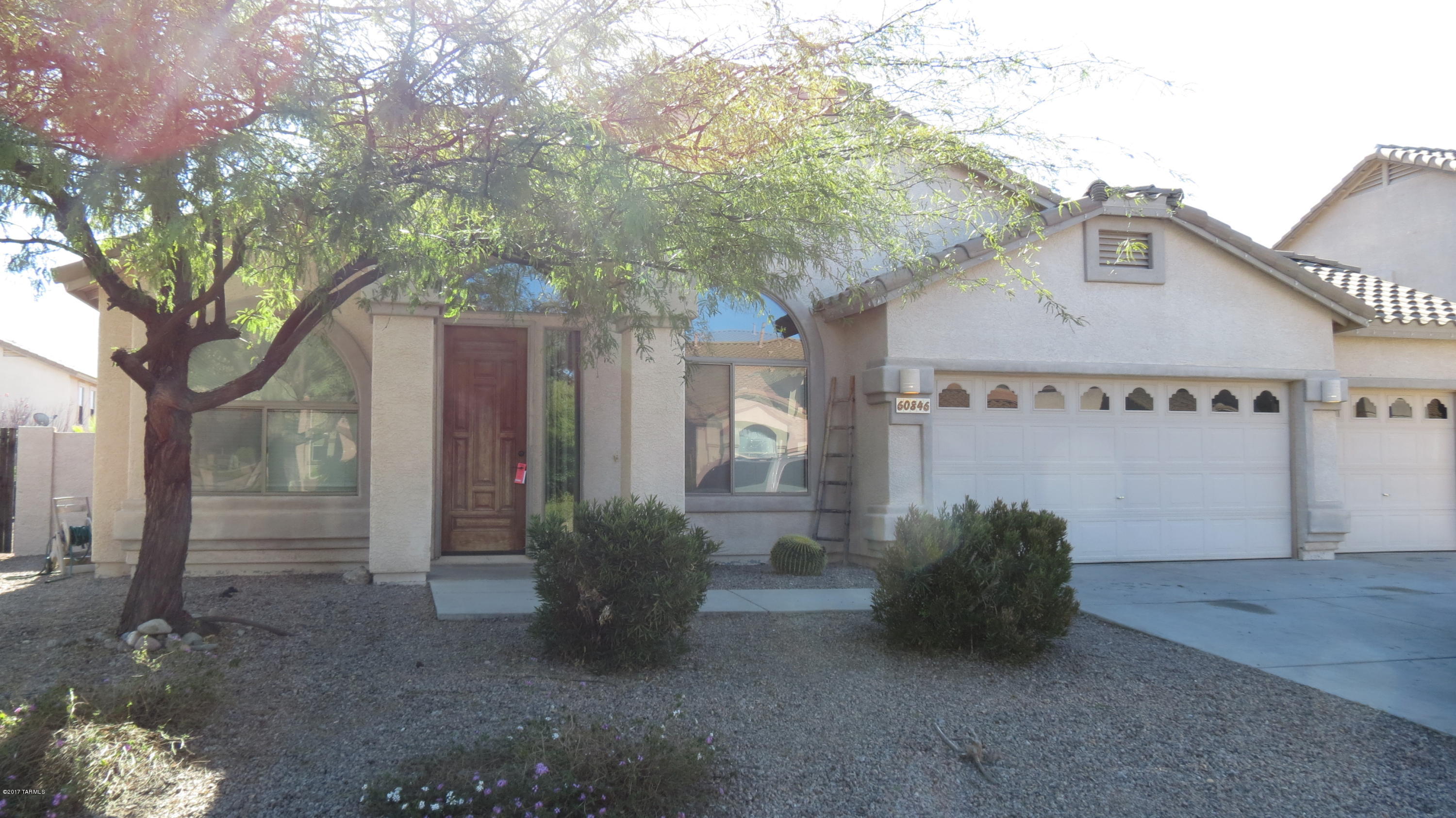 Awesome 3 bedroom 2 bath home that offers formal dining and formal living room, family room off the kitchen, very spacious rooms throughout this house. This home sits on a beautiful ridge top lot with excellent mountain views, the home also has lots of upgrades and 3 car garage. This home will be clean and ready by 03/03/2017