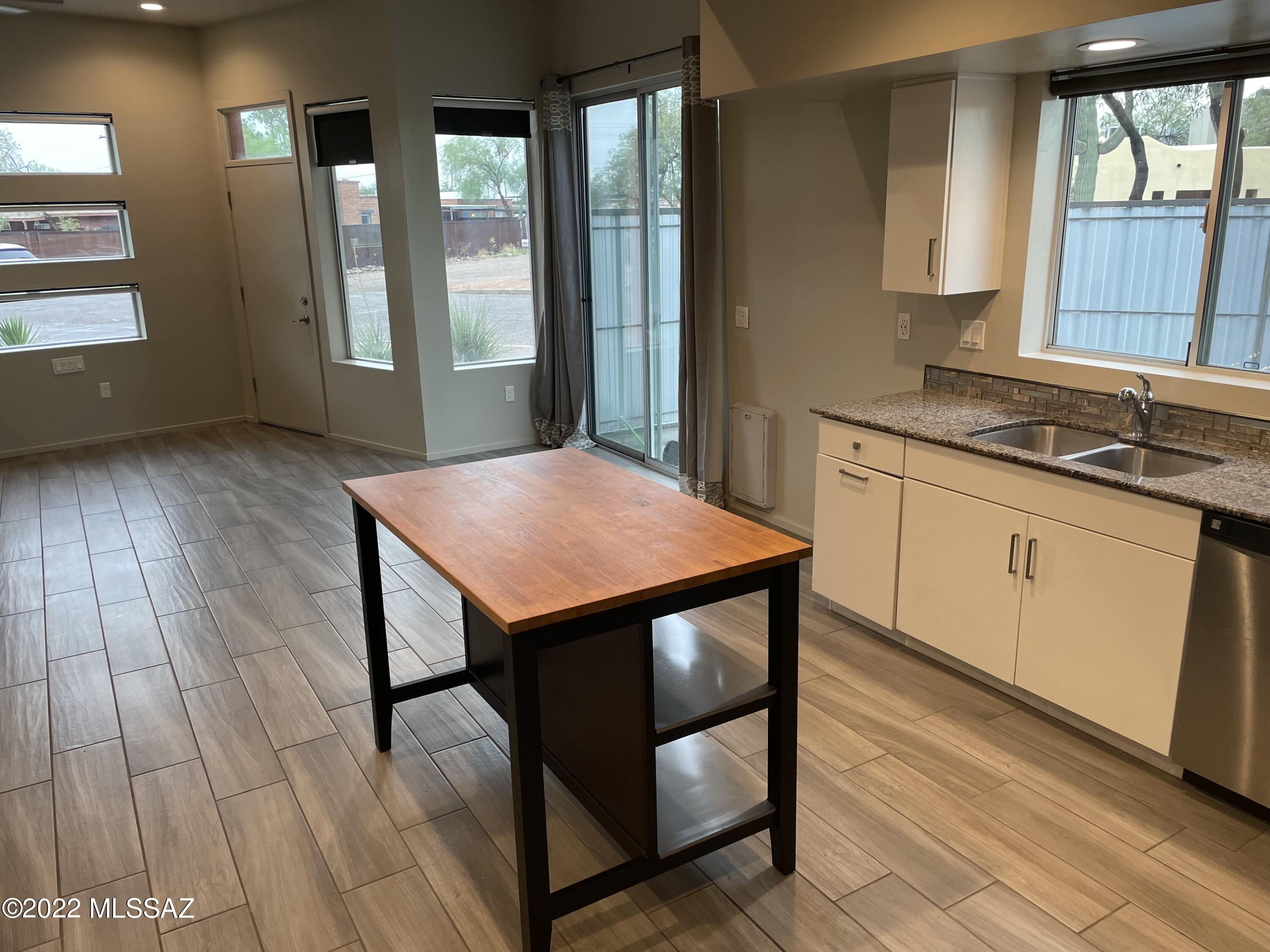Park Modern SQ20153240738 - Residential Lease