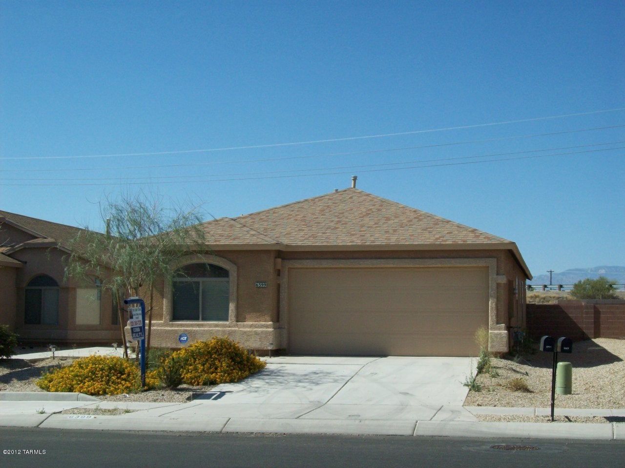 Nice 3br/2ba+Den home with open floor plan. This home has lots of natural light. Brand new carpet through out. Large master with great walk in closet. 2 car garage and easy access to I-10. Close to everything.