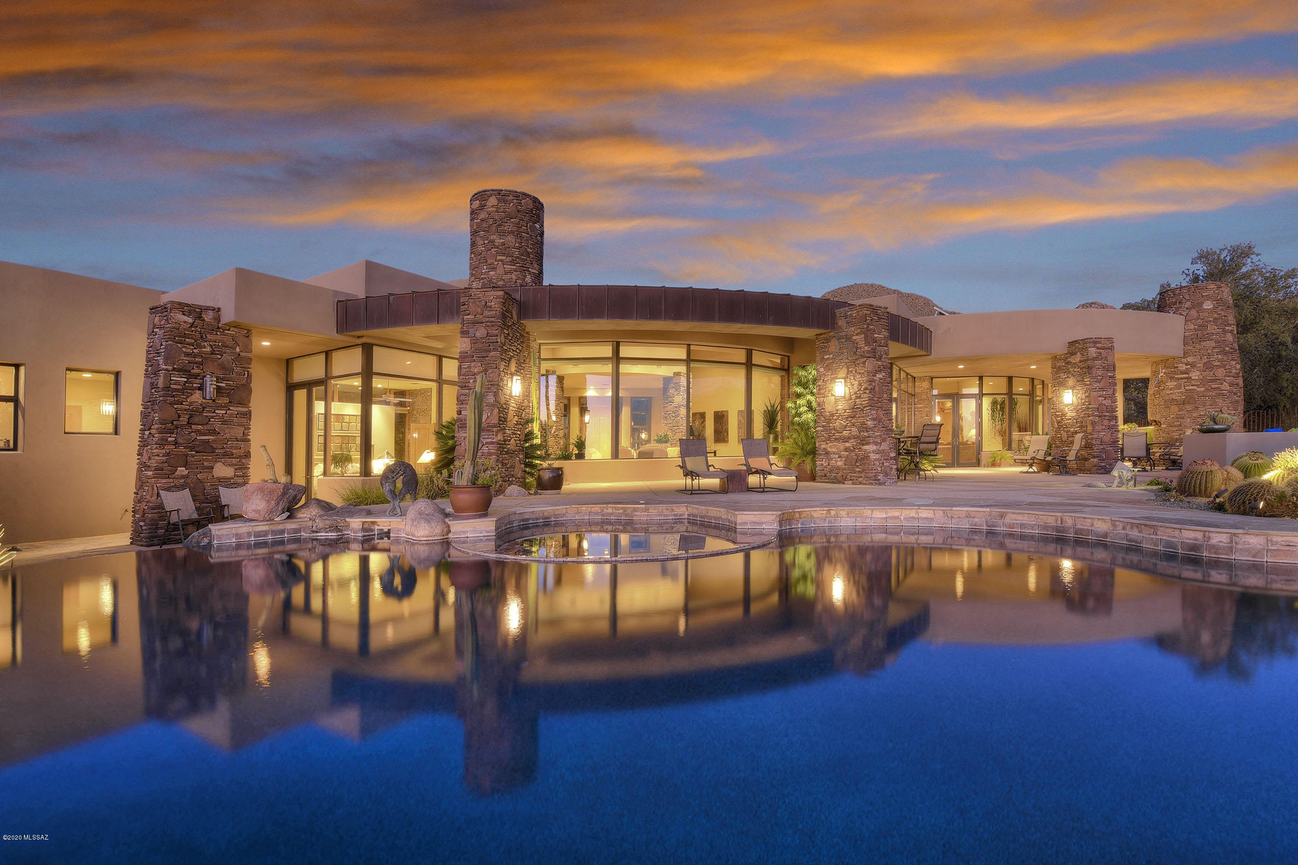 SENSATIONAL SW CONTEMP... DESIGNED BY AWARD WINNING TEAM- KEVIN HOWARD,  JEFF WILLMENG & LORI CARROLL...BEST OF THE BEST! SOPHISTICATED ESTATE-  WONDERFUL BLEND OF CONTEMPORARY DESIGN & NATURAL FINISHES THAT BRING THE WARMTH OF ''SONORAN DESERT'' INDOORS
 LOCATED IN *VAQUERO* PERCHED ON THE GALLERY NORTH COURSE W/INCREDIBLE PANORAMIC VIEWS OF GOLF COURSE, MTN RANGES/VISTAS , CITY LIGHTS & BEST SUNSETS IN THE CANYON! ENTER THE COMMANDING *GATHERING* ROOM FILLED W/CURVED FLR/CEILING WINDOWS SHOWCASING FOREVER VIEWS, NATURAL STONE ACCENT WALLS, IMPRESSIVE MASONRY FP, WOOD CEILINGS... ALL CREATE AN ''UNFORGETTABLE'' EXPERIENCE! 
HIGHLIGHTS INCL: GUEST CASITA+GUEST WING- ENSUITES, NATURAL SANDSTONE FLRS,  MASONRY CONST/4 FP, INFINITY POOL/SPA, ALFRESCO DINING/OUTDR KIT, *FURNISHINGS FOR SALE*
