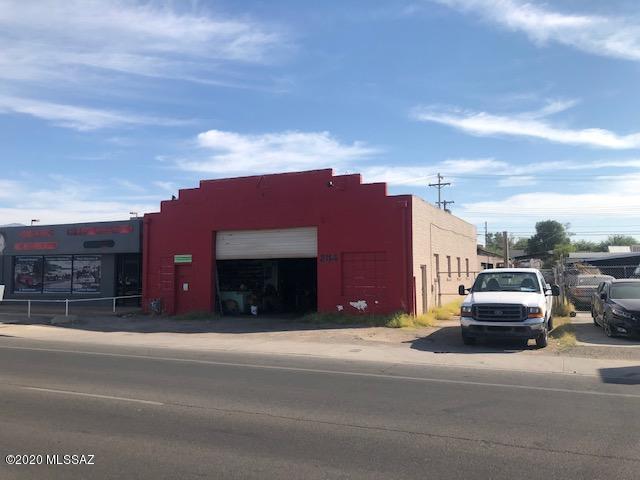 Ideally located I-1 zoned warehouse offers excellent visibility from Stone Ave, large roll-up door, large fenced lot with alley access and upgraded 3-phase power. Easy access to I-10 via the newly completed Grant/Stone intersection widening project. The approximately 2,300sf warehouse boasts steel bow trusses and a wide open floor plan for many types of industrial needs or conversion to open office/retail with outstanding historic appeal.