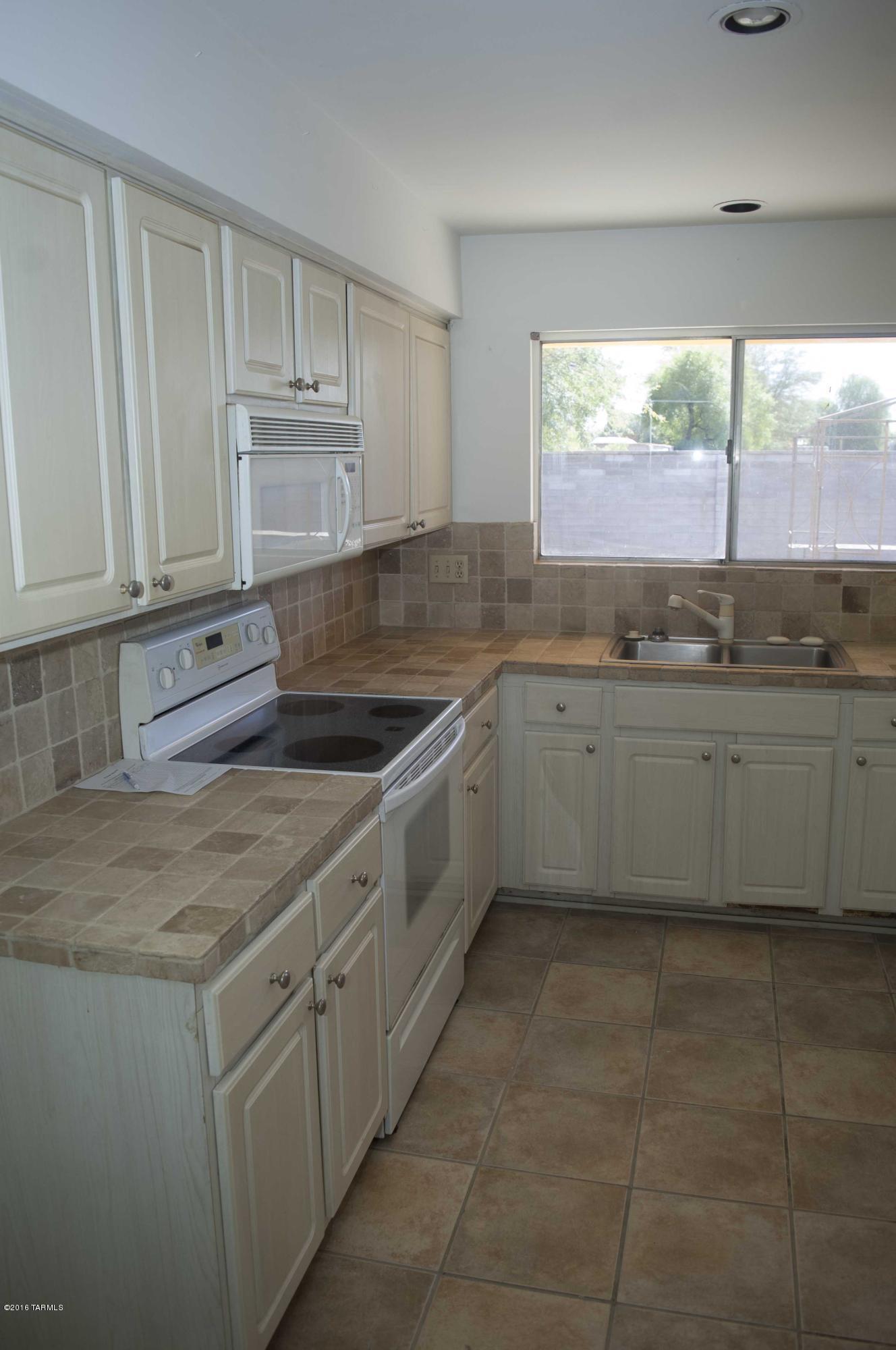 Broadway East (1-112) - Residential