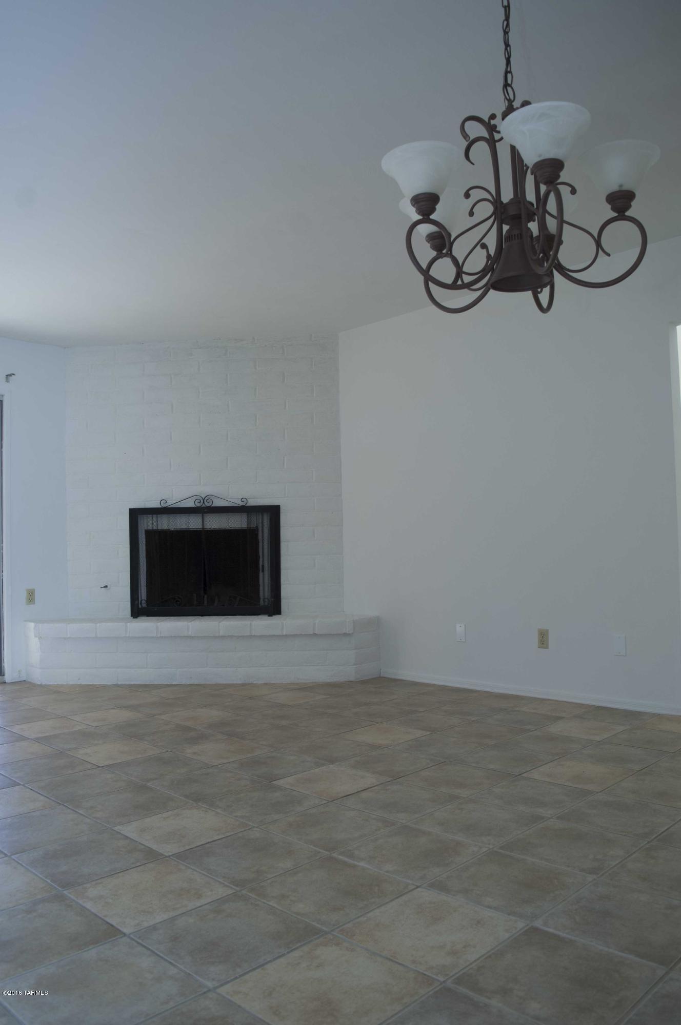Broadway East (1-112) - Residential