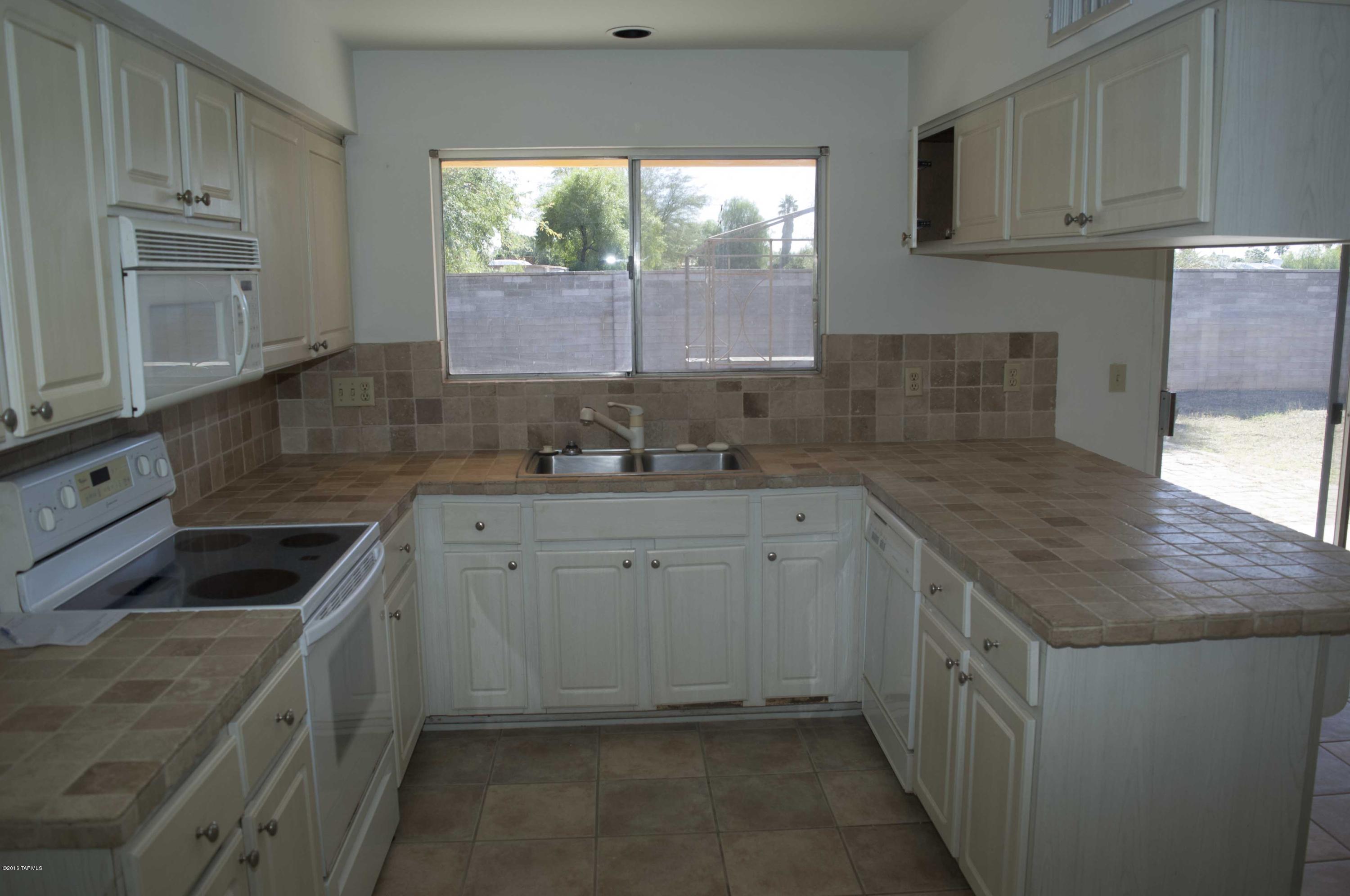 Broadway East (1-112) - Residential