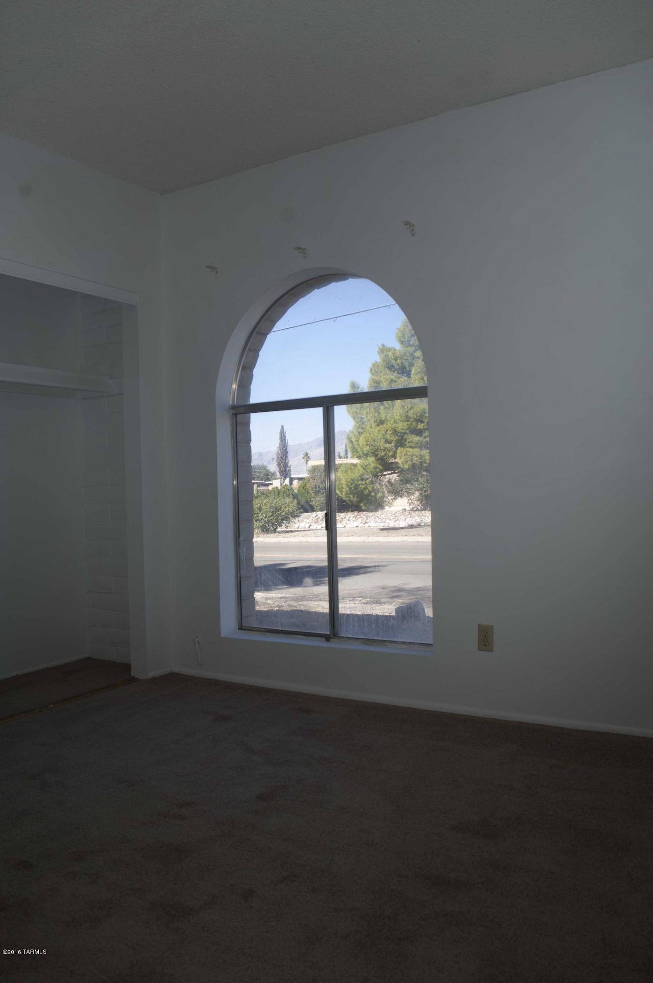 Broadway East (1-112) - Residential