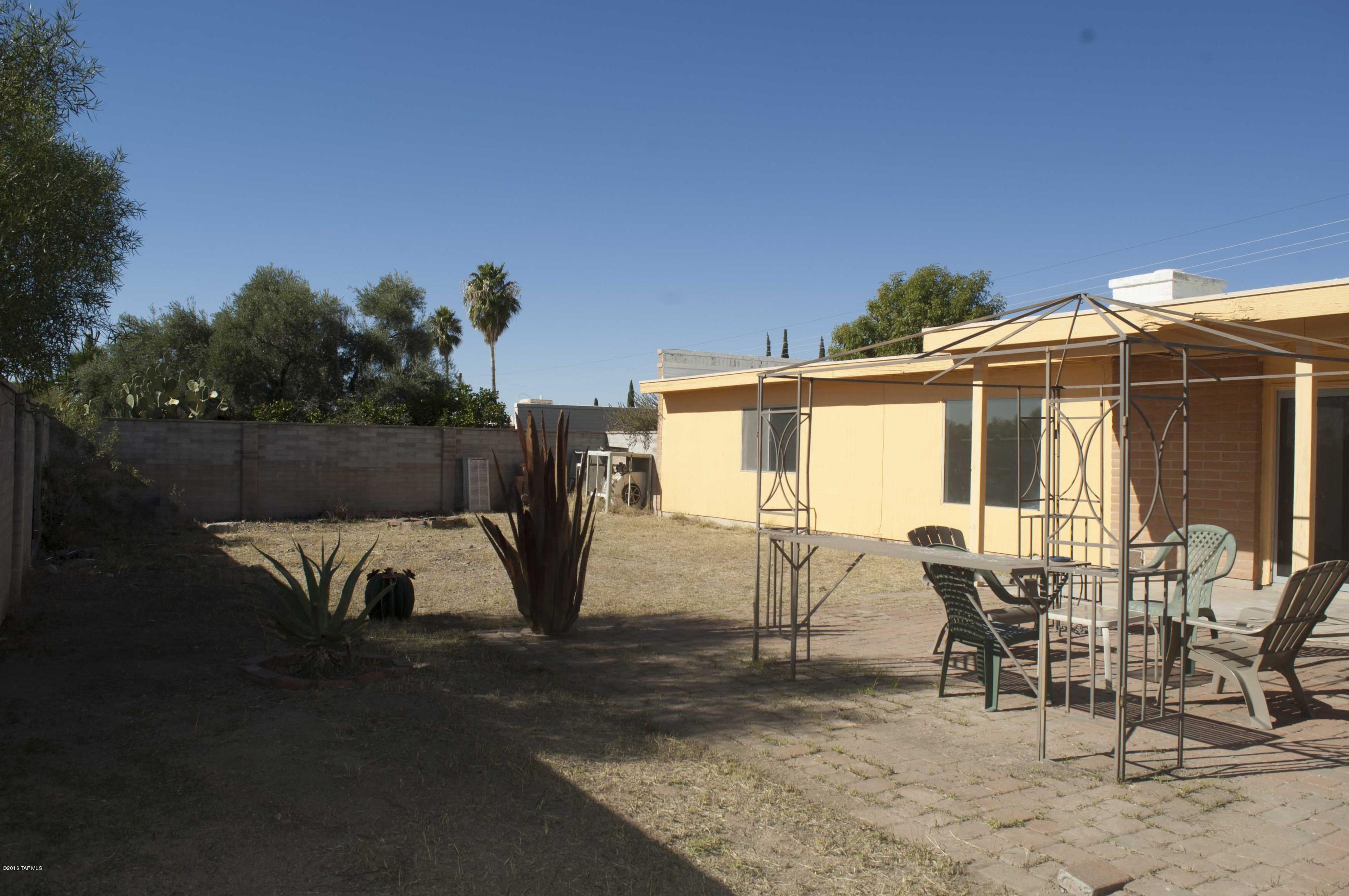 Broadway East (1-112) - Residential