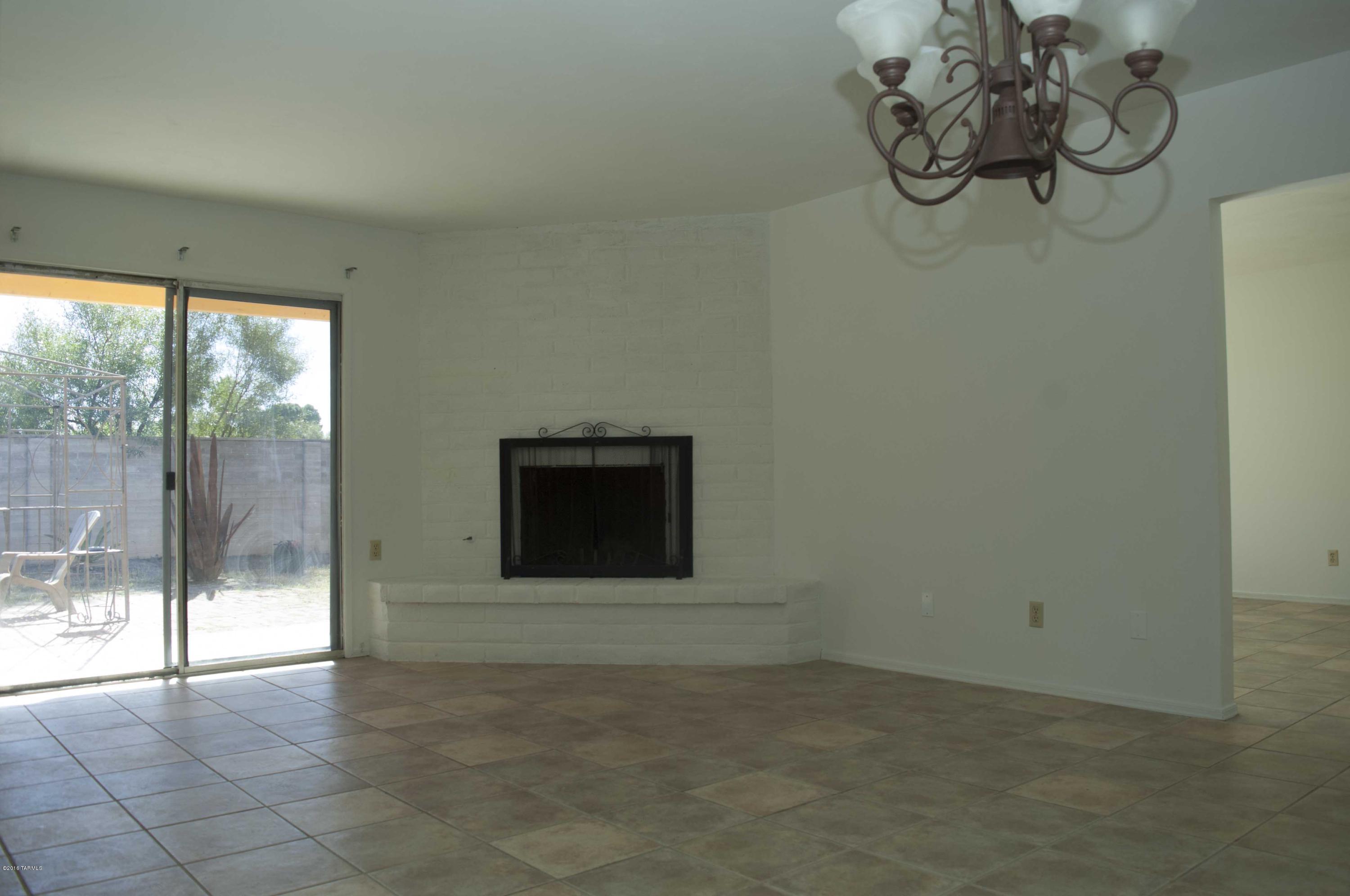 Broadway East (1-112) - Residential