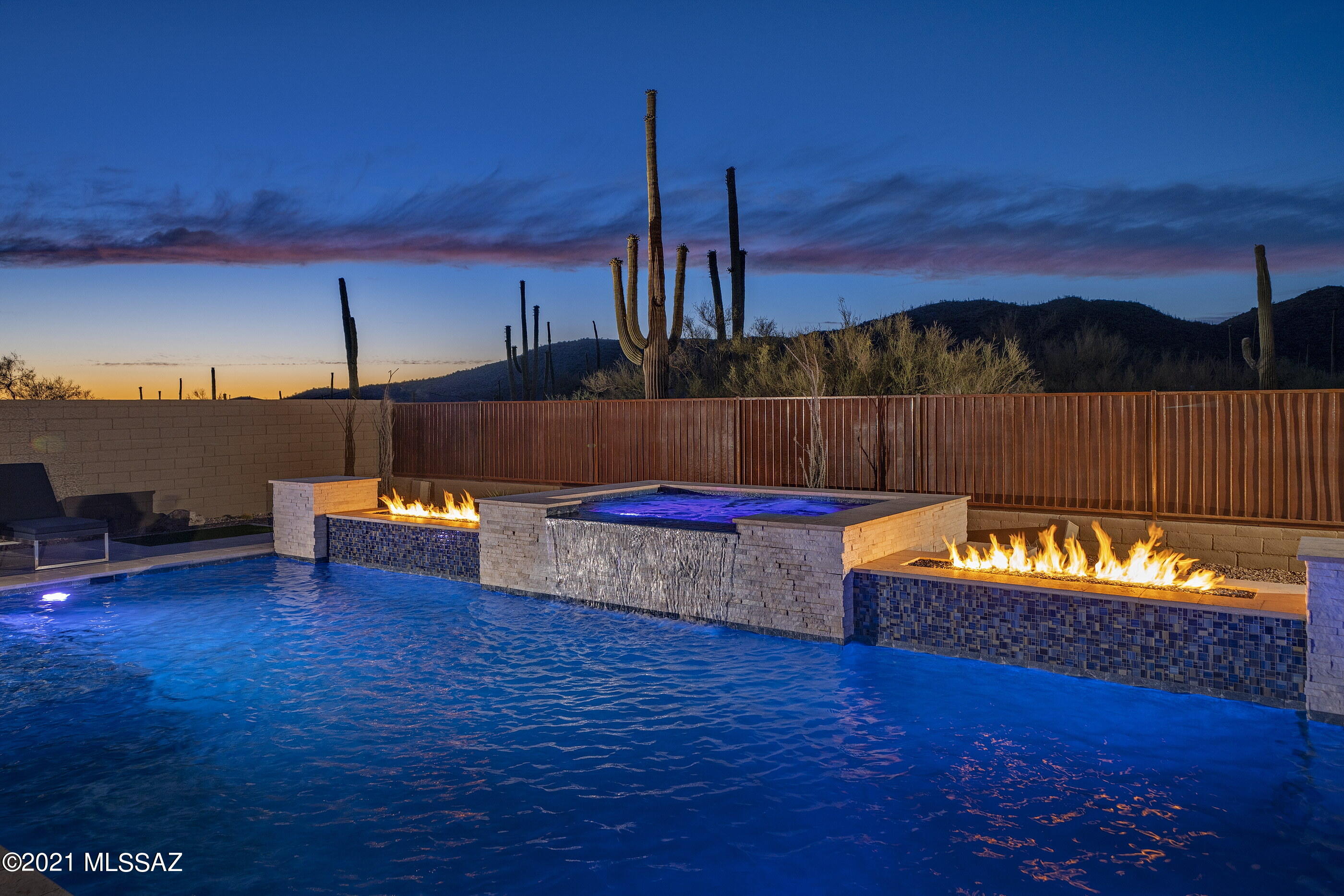 Boulder Bridge Pass II At Dove Mountain SQ20143250154 - Residential