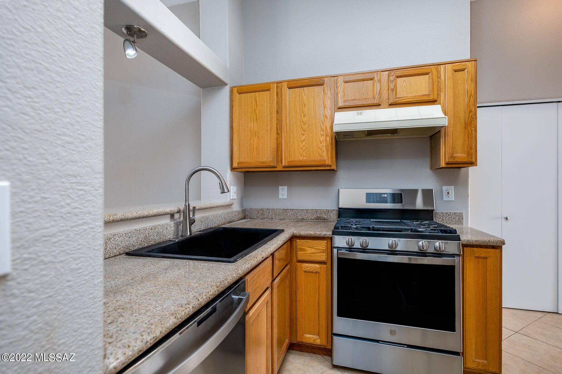 Elliott Homes At Rita Ranch (1-521) - Residential