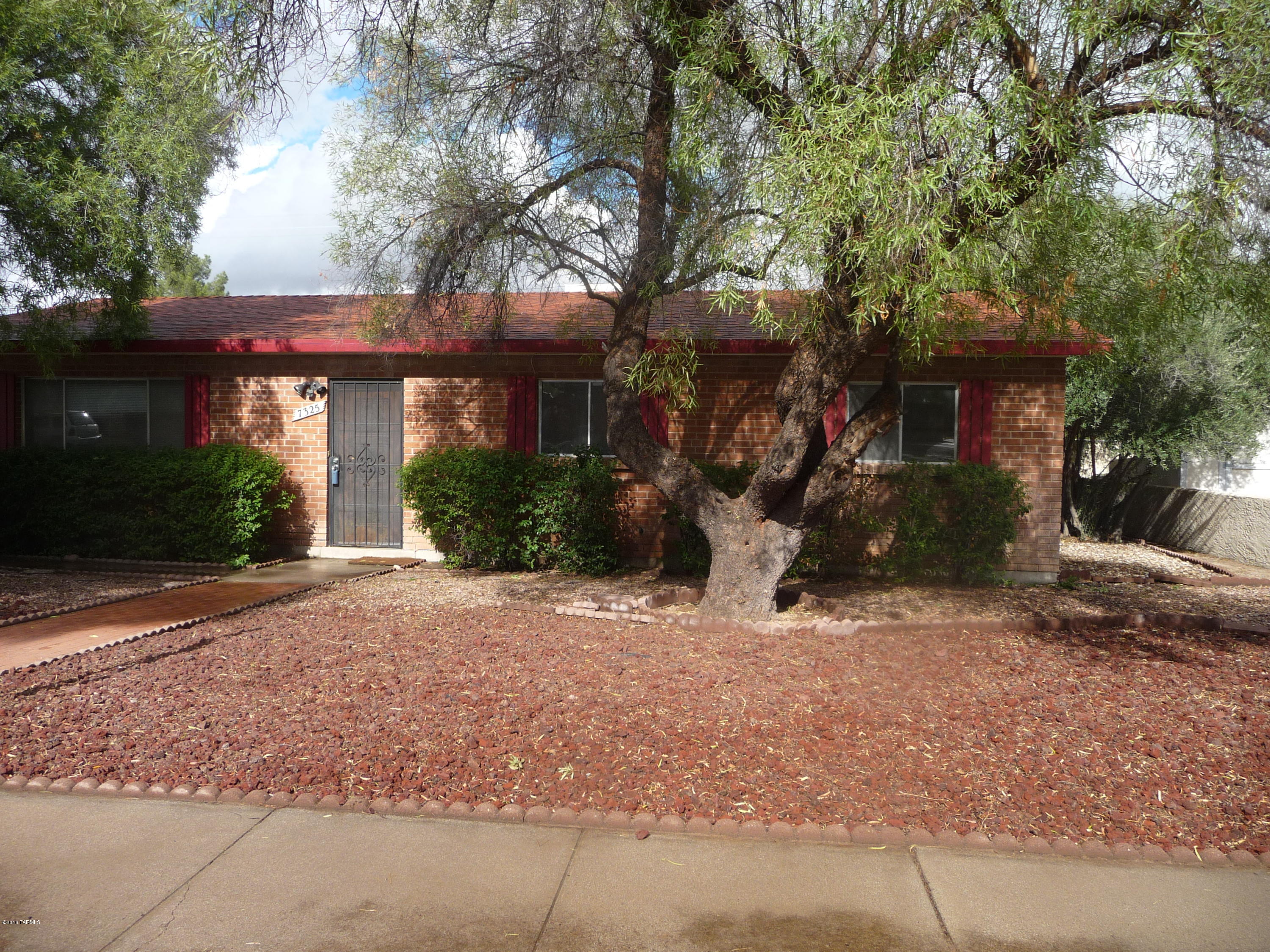 Seller will accept or counter offers withingthe price range of  $129,900 - $139,900  

WOW!   Instant Equity with this fix up special.   Investor special..Great bones and great location! 3 bedroom, 2 bath home  in great neighborhood.  North facing backyard, storage shed, 2 car covered parking. A little elbow grease  will go along way!