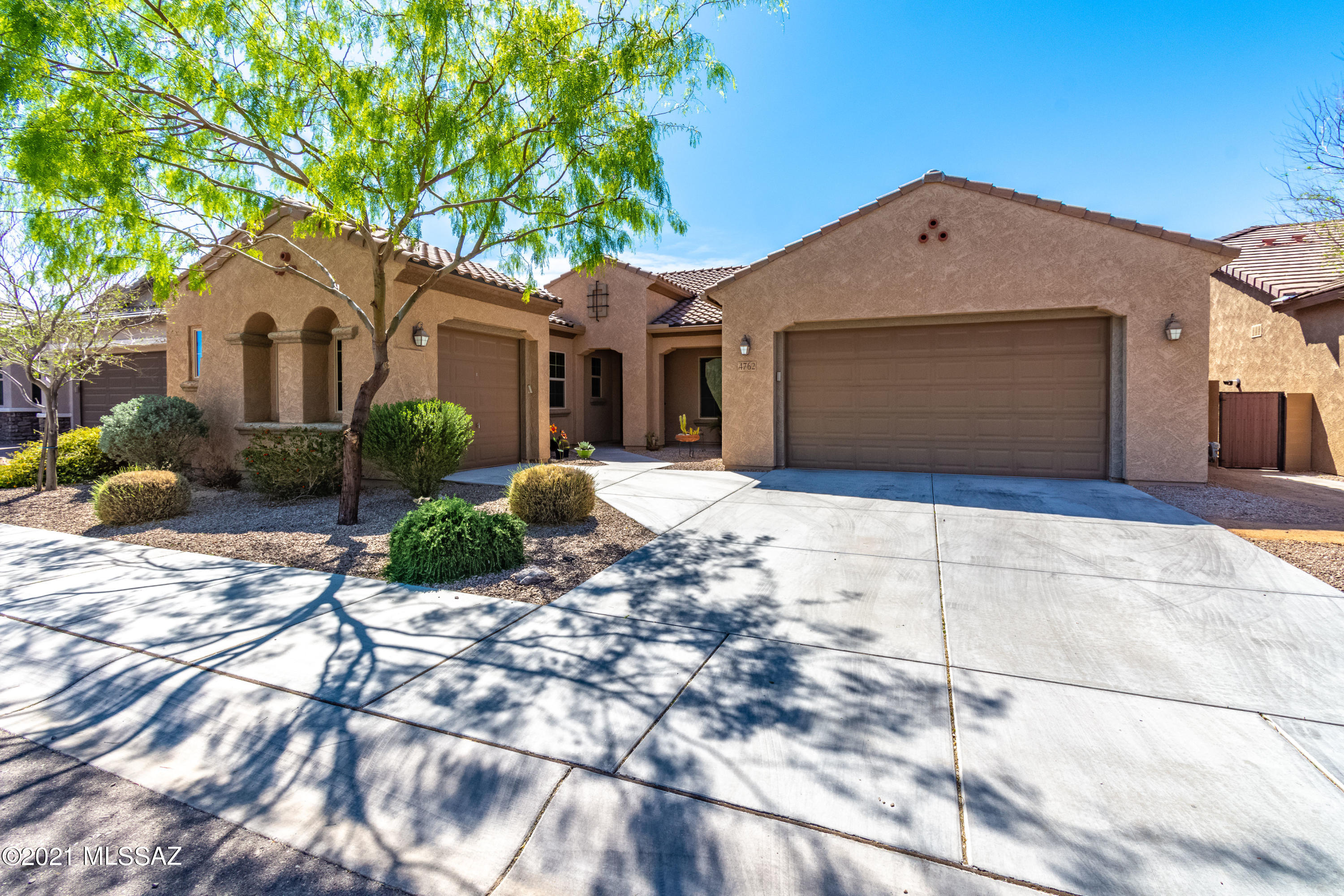 Great open floor plan in wonderful community, close to many amenities. This beautiful home offers three bedrooms plus den and two and one half baths. Enjoy extraordinary sunsets views from the professionally landscaped backyard which backs to a wash area. Large rear patio with electric sun shade makes this the perfect area for entertaining. New carpet in all bedrooms and fresh paint throughout. Large laundry room with hook up for utility sink. Fountain in rear yard does not convey.