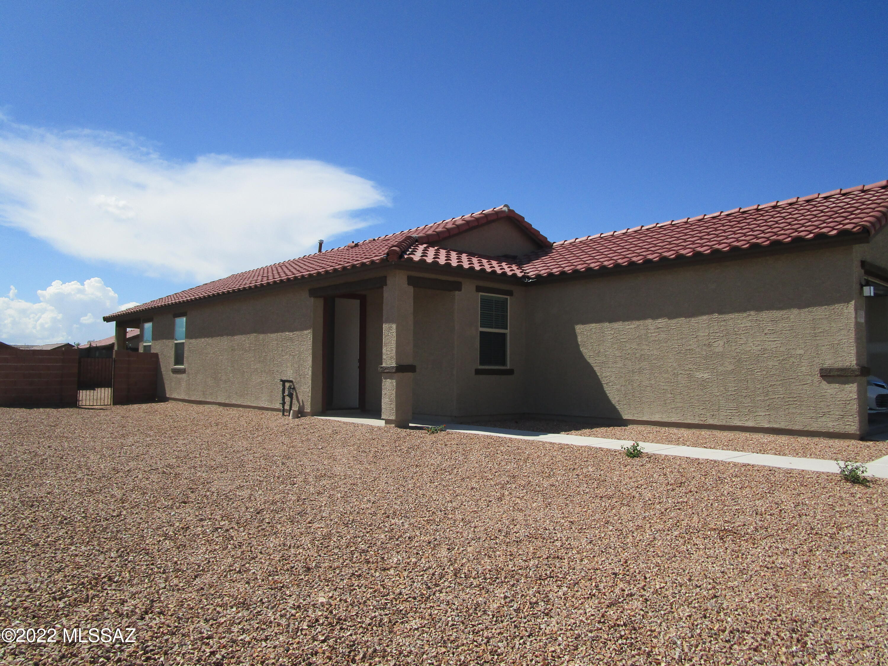a''VAIL''able June 15th, beautiful 4-bedroom 2 bath, 1745 sq. ft. rental home located on a corner lot within the newly developed Rocking K Community included within the Vail School District.  This split floorplan home welcomes 4 bedrooms & 2 bath, 2 car garage privately secluded upon a large entrance opening into a spacious kitchen off the great room, an Island featuring granite counter tops & sink with breakfast bar, gas stove/range, stainless appliances, soft water loop pre plumbed with washer/dryer included. Large master bedroom offers a walk-in closet, Master bath with cultured marble shower/countertop, dual sinks with tile throughout.   9 ft. ceiling space will present ceiling fans in living room & master bdrm. Enclosed block wall with patio & Gravel in backyard. No Cats Please!