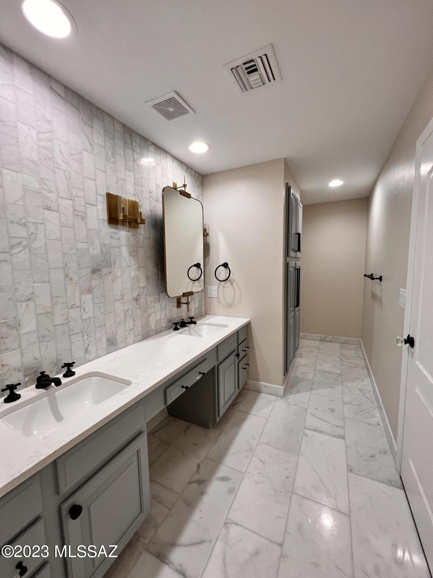 Regal Manor Estates (1-23) - Residential Lease