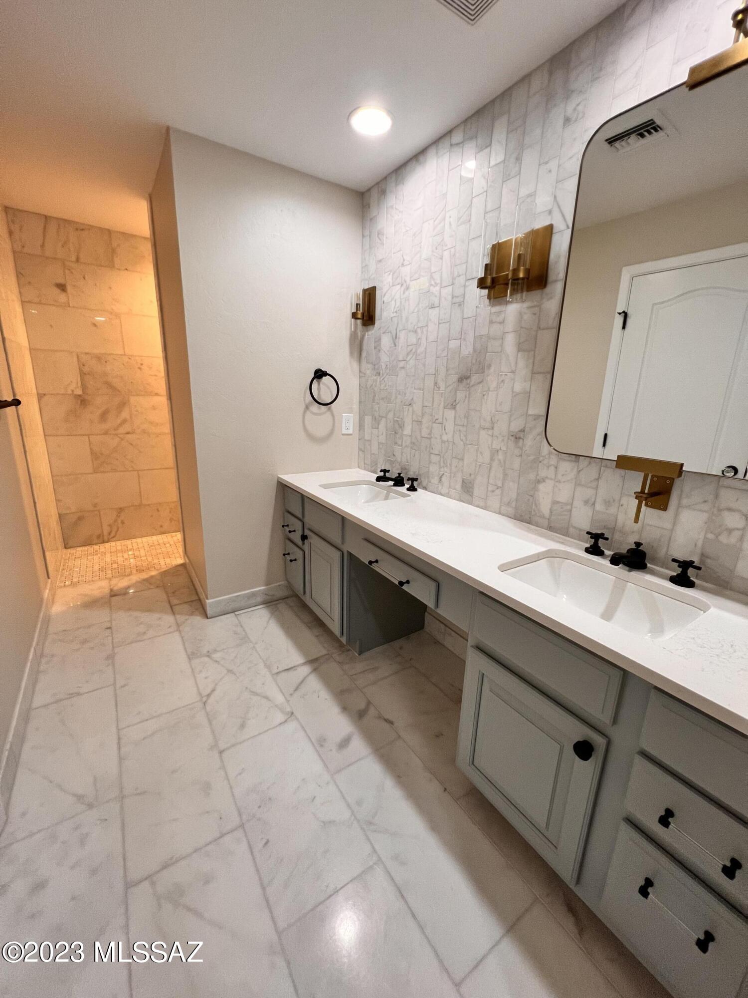 Regal Manor Estates (1-23) - Residential Lease