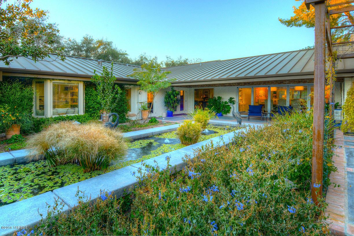 University Manor - Residential