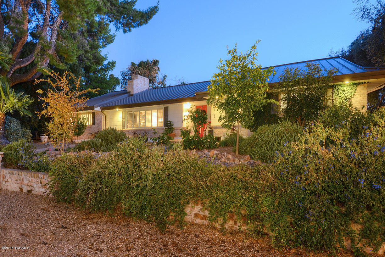 University Manor - Residential