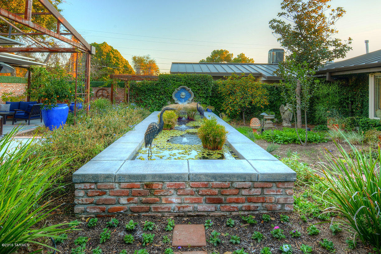 University Manor - Residential