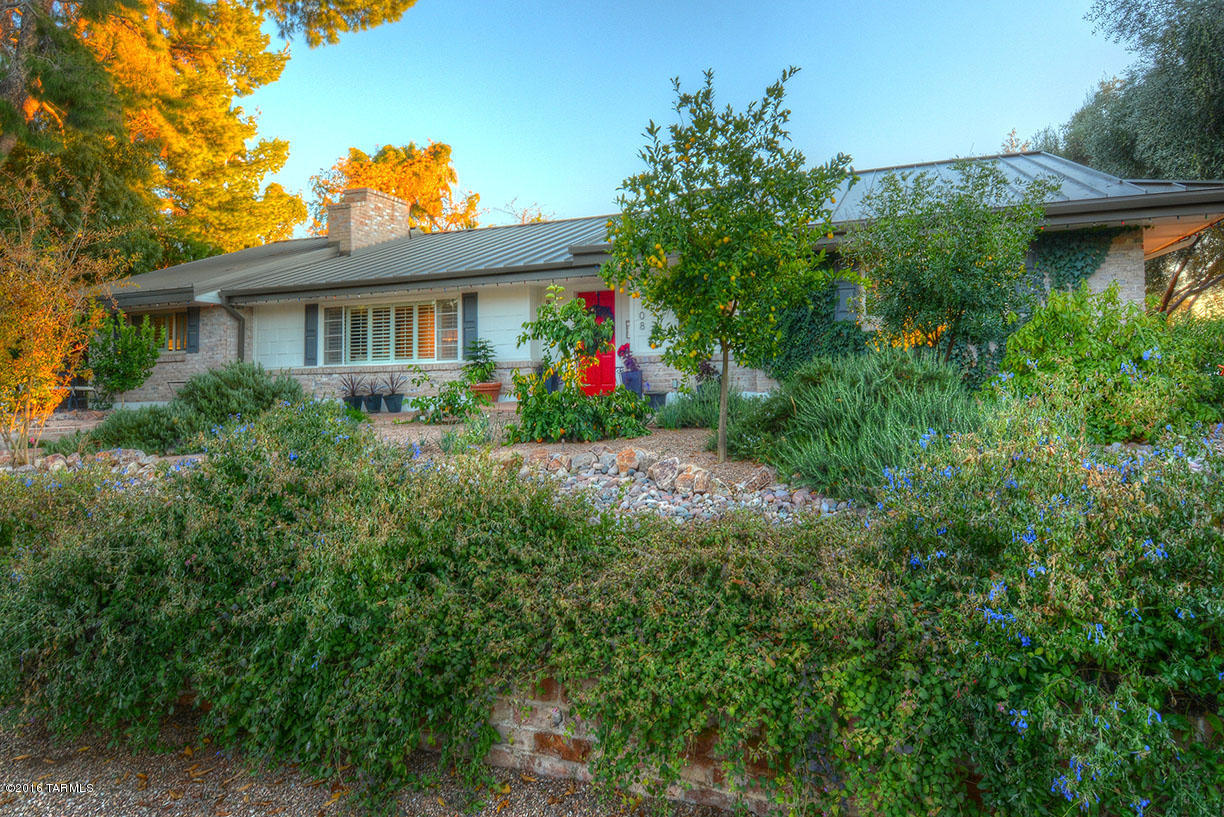 University Manor - Residential