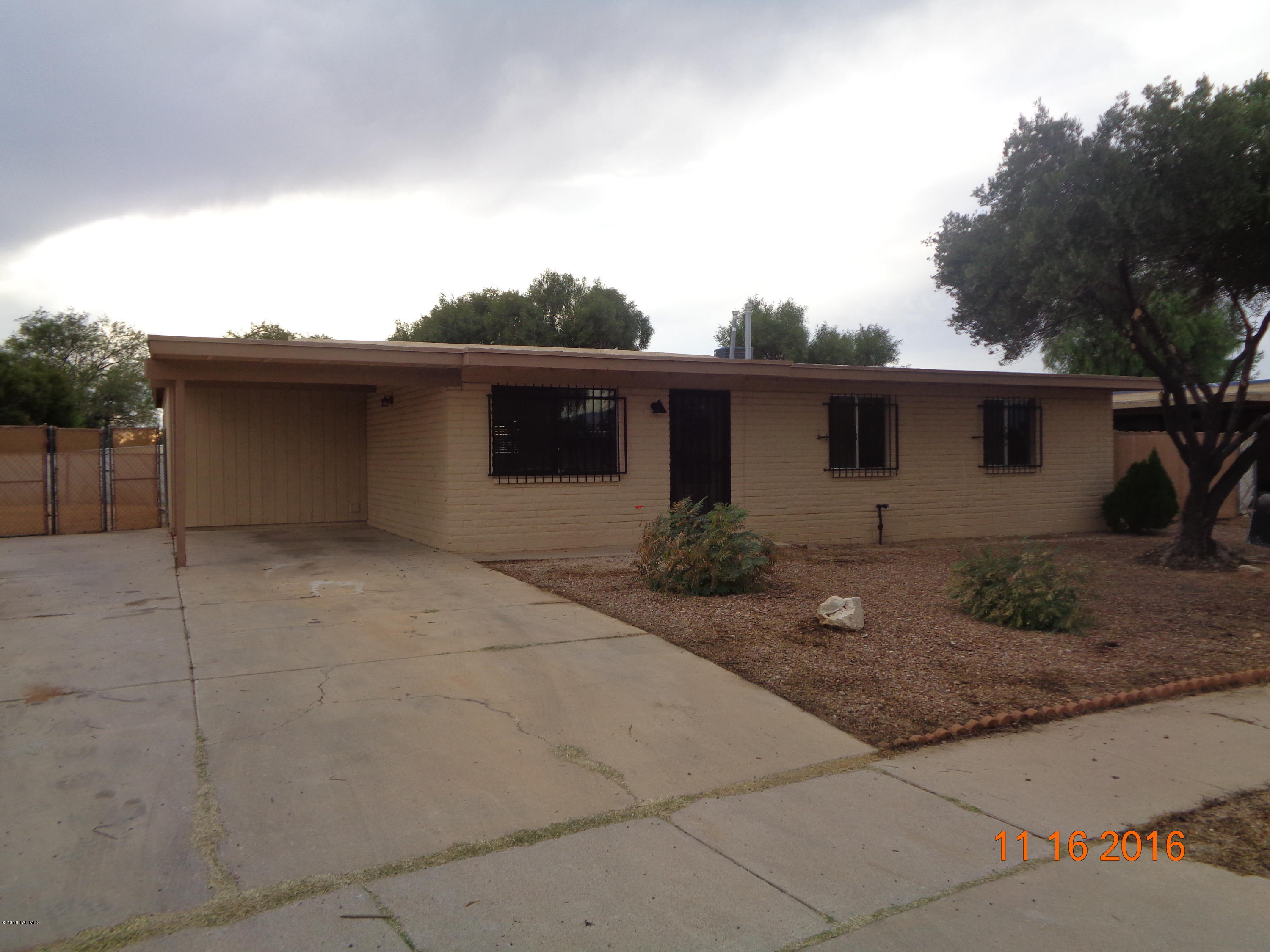 Remodeled in 2014, (Kitchen cabinets, appliances, flooring, countertops, new AC, both baths during that time.)  3 bedroom 2 bath home.  Bonus room that could be used as a den, office or exercise room.