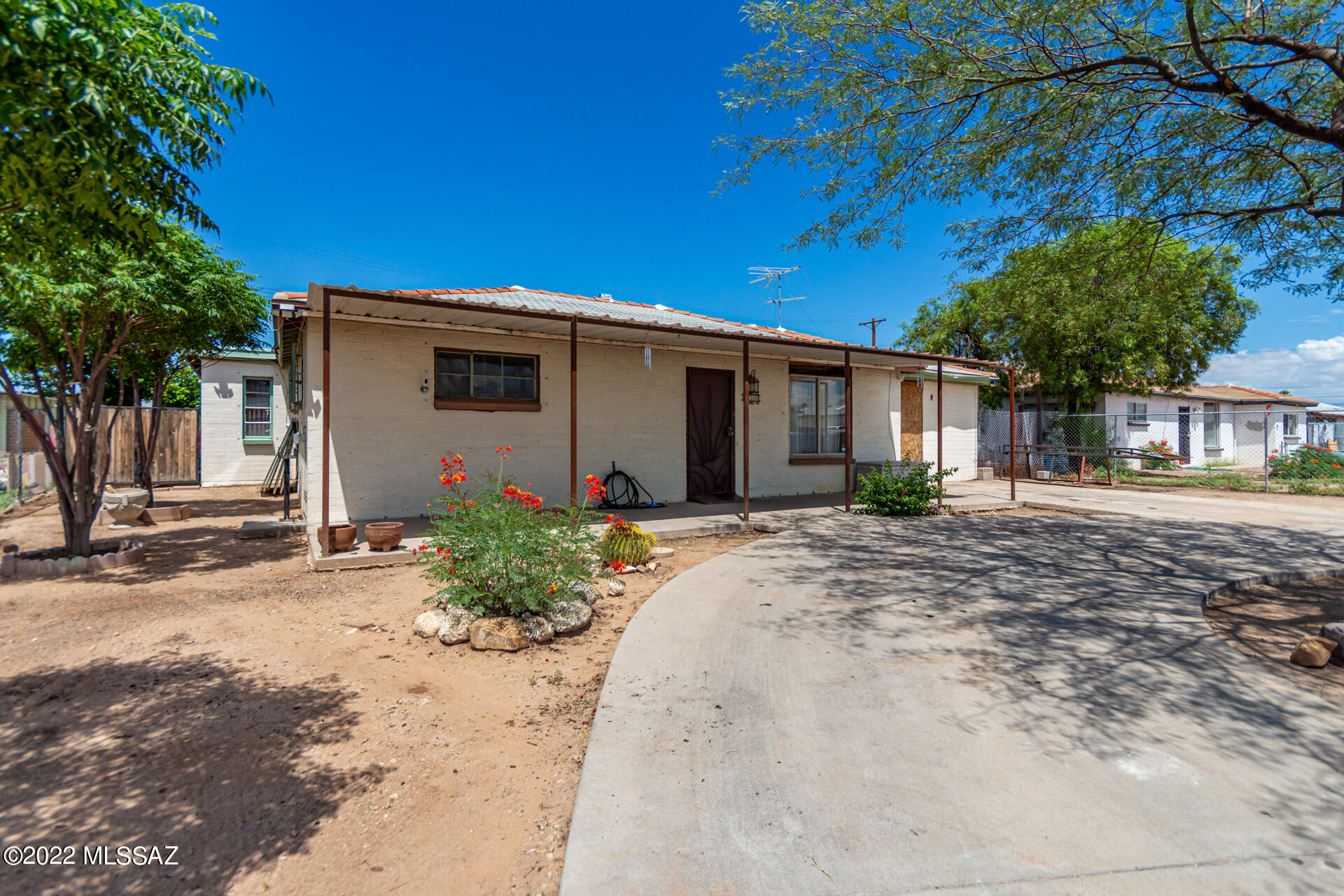 Mission Manor - Residential