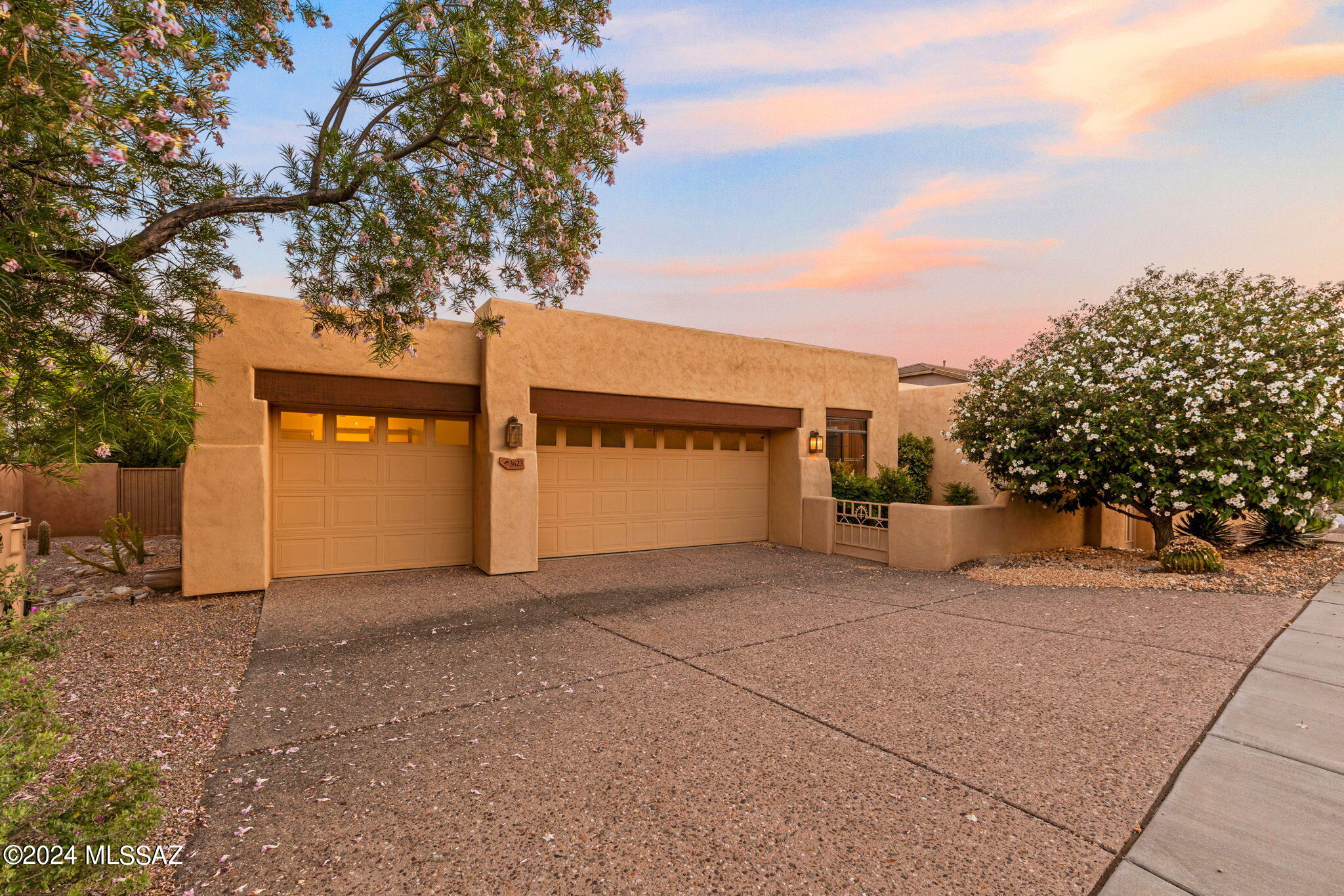 Beautiful home in prestigious neighborhood in the Catalina Foothills. This home has beautiful natural lighting, upgrades, and spacious open concept kitchen. Great for entertaining. City views. Very well loved and taken care of home.