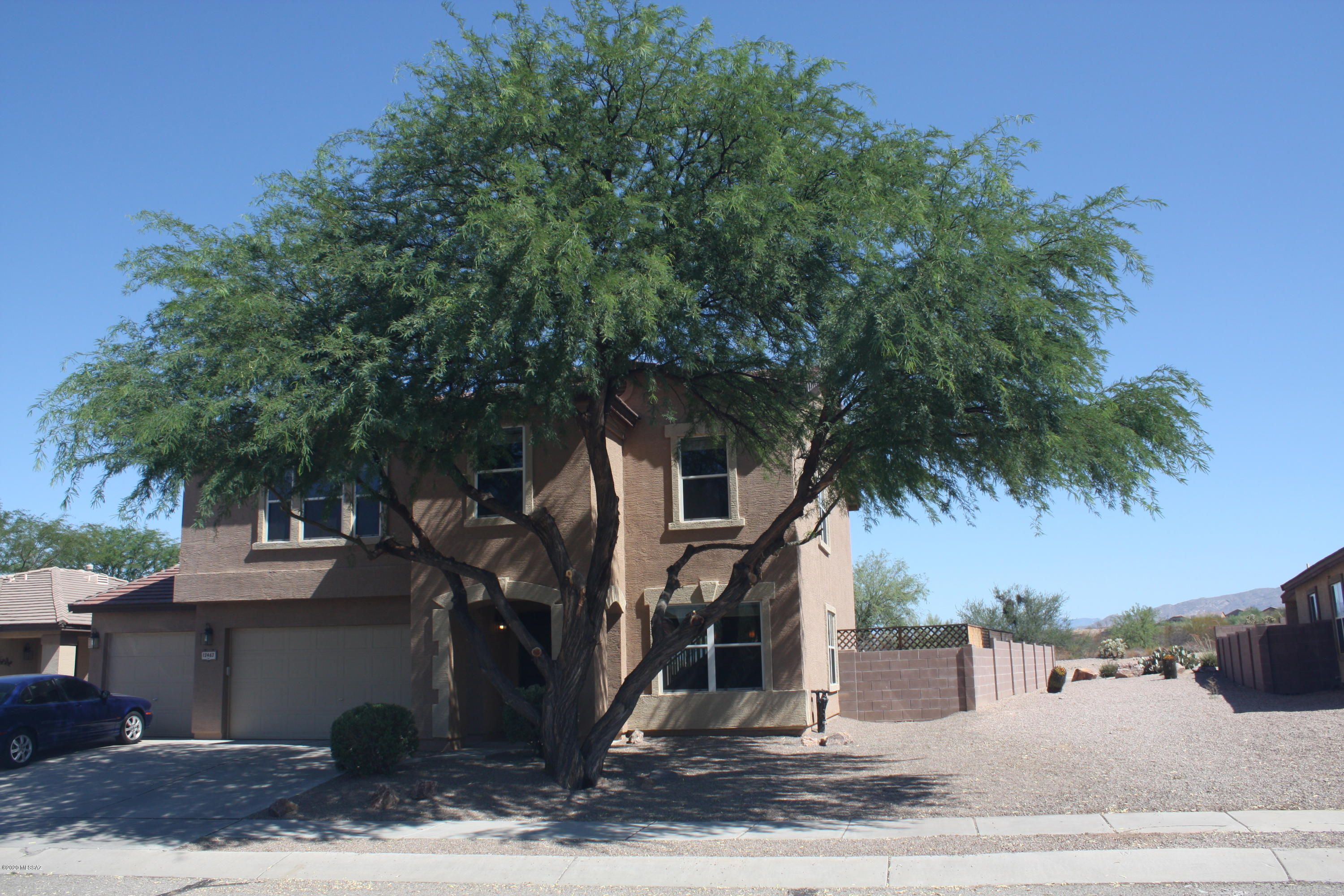 4 Bedroom w/Large loft. 3 car garage, Pool with security fence.  Kitchen is just off family room. New carpet and
paint. Wood grain plank tile in downstairs except kitchen. Shows well. Mountain view from rear yard. Large Pantry and Laundry area.