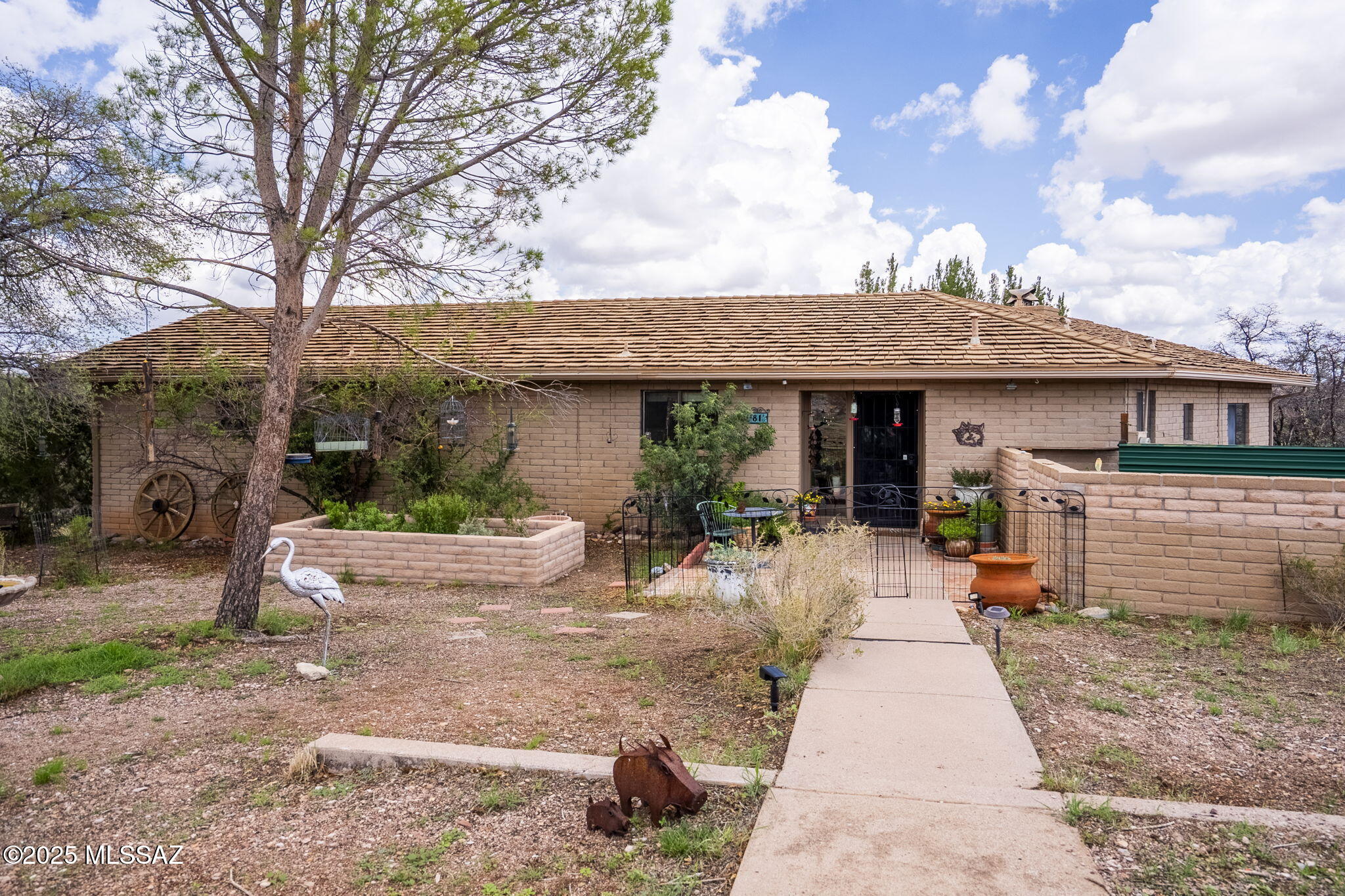 Great two bedroom/2 bath home sits on top of hill with views all around of the mountains.  Has great deck on the back of the house to enjoy the mountain views.  Gated community with space between houses.