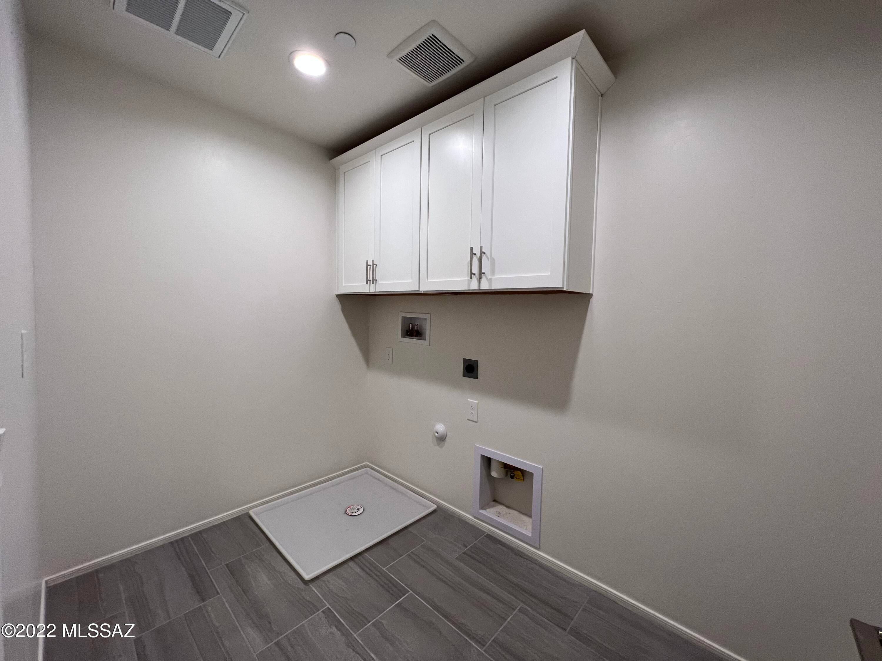 AVAILABLE NOW!  
All Atlas Real Estate residents are enrolled in the Resident Benefits Package (RBP) Which includes - air filter delivery, Package cost to resident is $29.99 per month. ($30.00 one time set up fee at move-in). More details upon application. Renters Insurance: Renters insurance is required. 
Pet Policy: (Pet screening application required) Pets accepted! (2) total are allowed. $300 one time pet fee (per pet) is due at the time of move in. As low as $30 monthly pet rent (per pet).