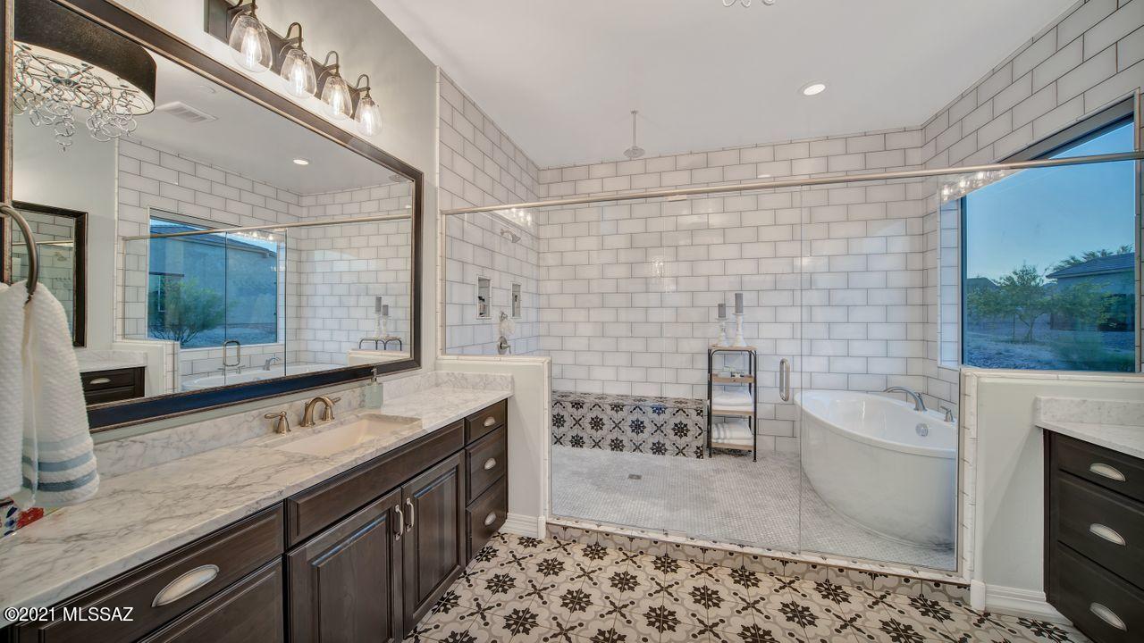 Sanctuary At Silverhawke - Residential