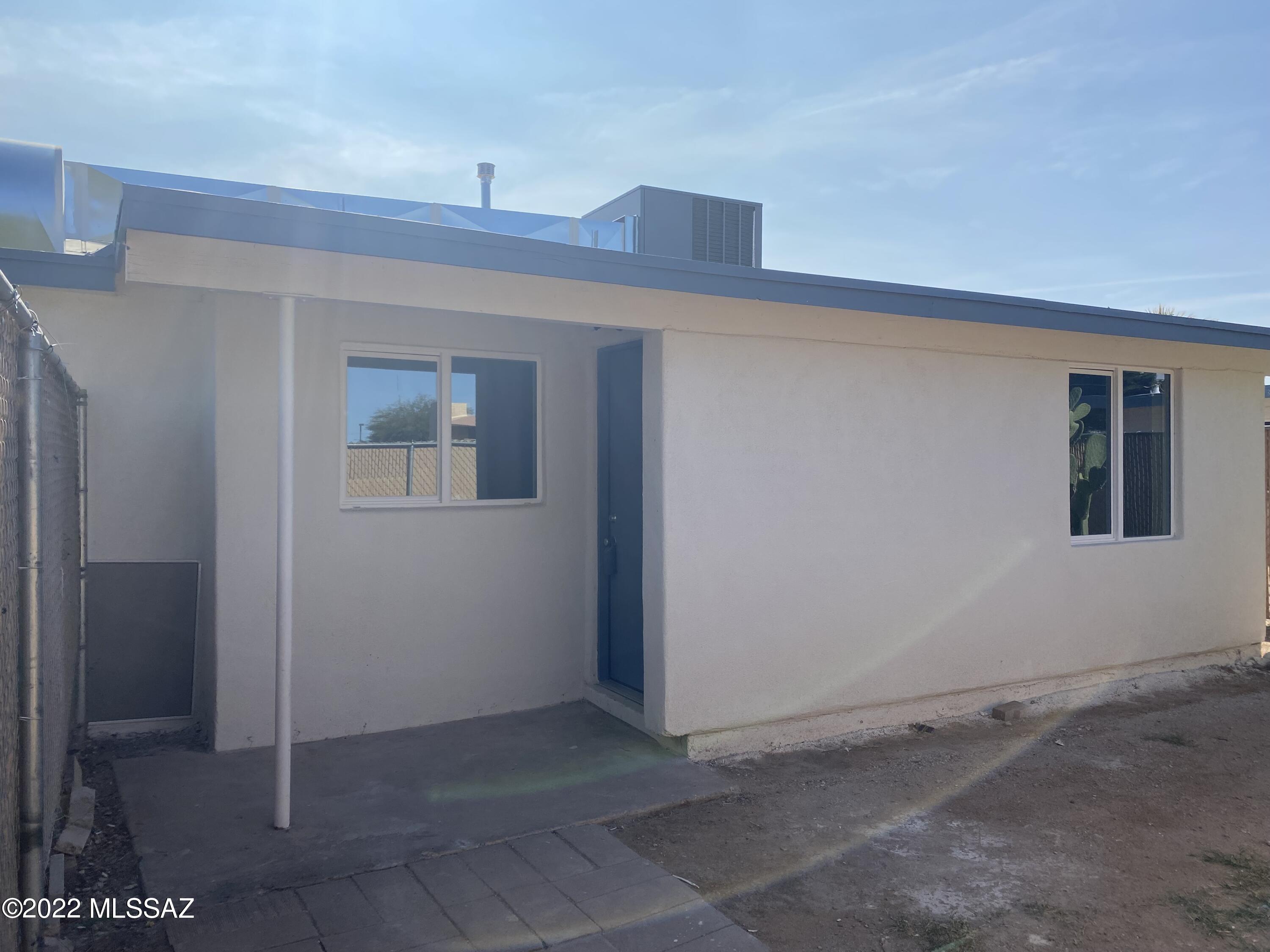 8% cap rate. Renovated 4-plex with (2) 2 bed/1bath & (2) 3 bed/2bath. New roof, HVAC, windows, flooring, bath & kitchen fixtures. Private yards & washer/dryer hookups. 2 bed $1,400/mo. till 10/31/23. 3 bed $1,750/mo. till 9/30/23. Do not disturb tenants in 3045 & 3049. Occupied units shown with accepted offer. Seller carry available.
**Offers responded to Mon - Fri**