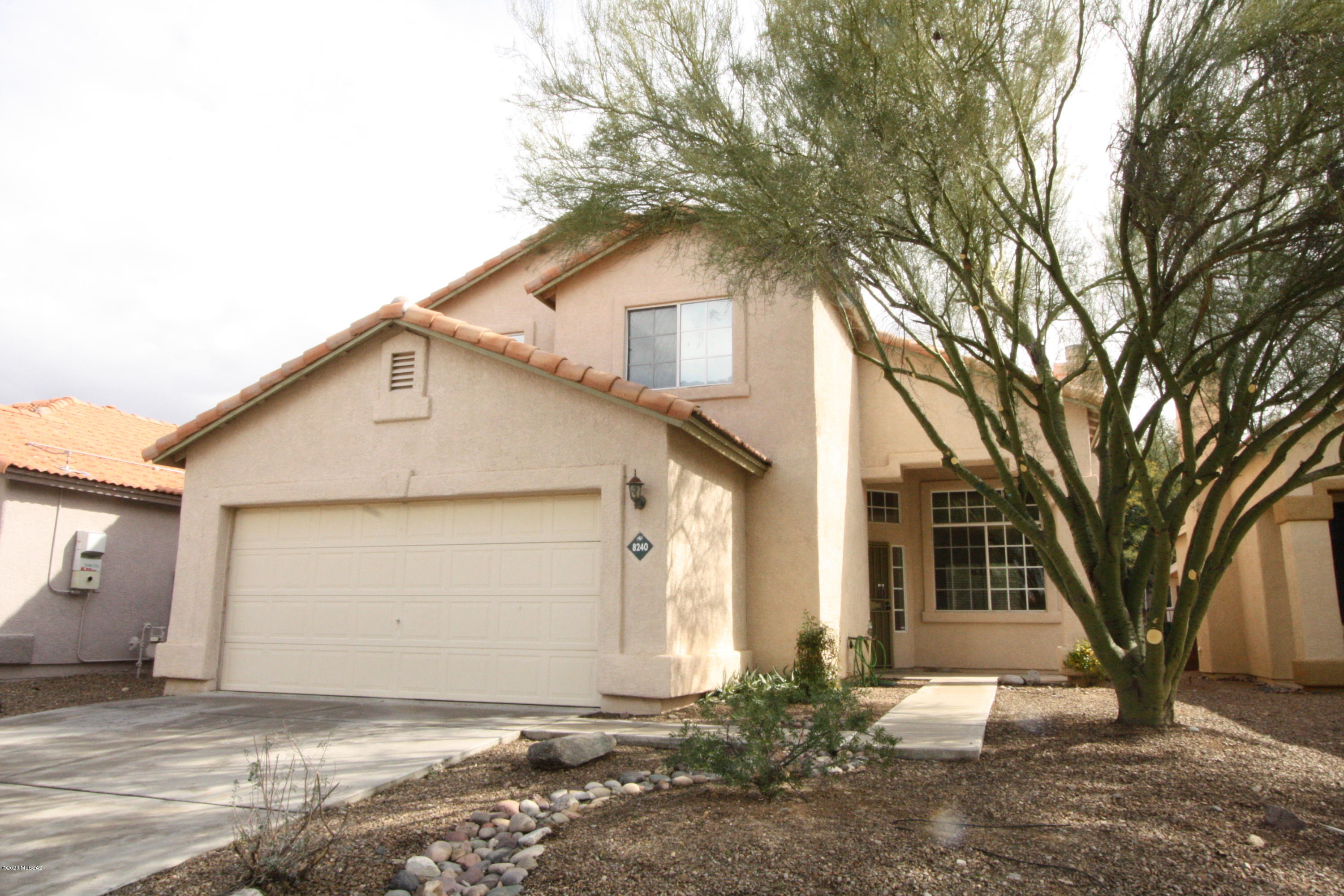 Convenient location minutes to shopping, restaurants, I-10 and more!
This 4bdr/3ba home features living room w/vaulted ceilings and fireplace, formal dining room, family room, kitchen w/new stainless steel appliances and bar seating.
You also have a bedroom and full bath downstairs!
Upstairs offers spacious Master bedroom w/esuite, and private patio, two bedrooms and hall bath. EMS REALTY REPRESENTS THE LANDLORD ONLY ON THIS LISTING