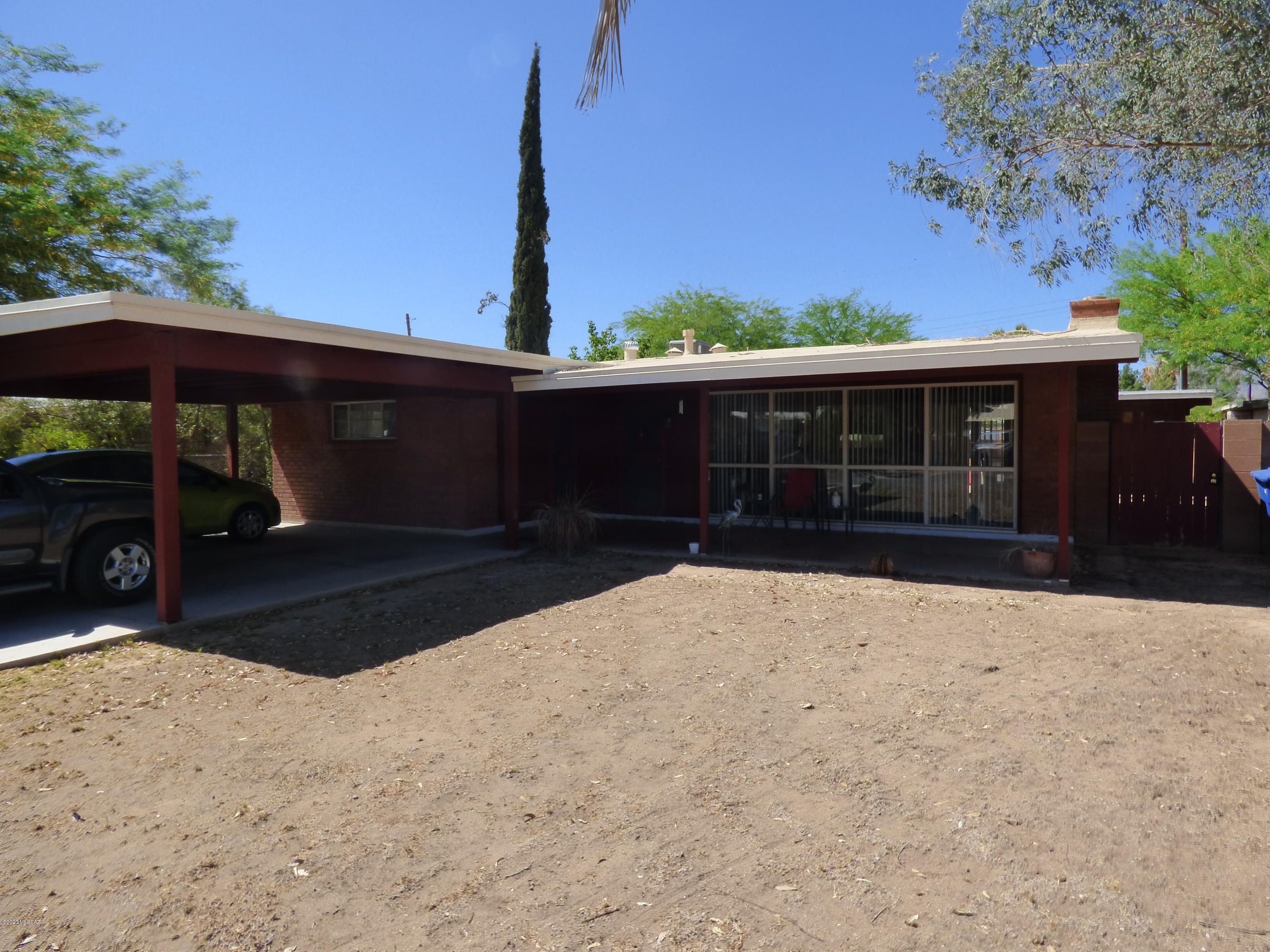 YOU WILL NOT BELIEVE THIS HOME. THIS HOME HAS BEEN REMODELED AND LOOKS GREAT. BEAUTIFUL MODERN KTCHEN, VAULTED CEILINGS. LARGE LIVING AREA, GOOD SIZE BEDROOMS AND MUCH MORE. YOU HAVE TOO SEE THIS ONE.