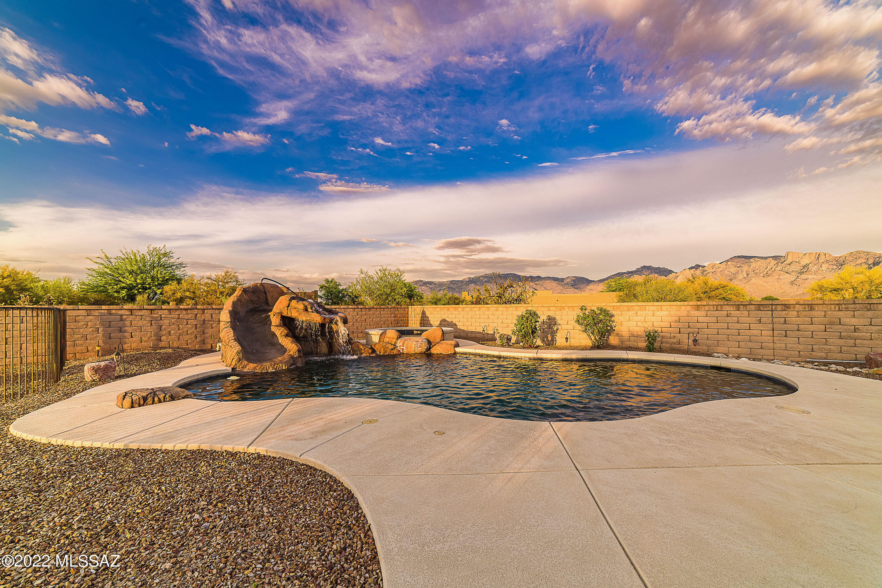 Seller will accept or counter offer in a price range between $849,997 to $880,000. The mountain views you have being looking for...A perfect paradise with Catalina Mtn views from pool, patio, and family room. Gated community, extra-large and private lot. Earth tone and bright floor plan, high ceilings, subtle recessed lighting, & custom blinds. Cooks' kitchen with granite counter tops and stainless still appliances, opens to the family room, expanded master suite with large owners' bath and large walking closet, three-bedroom guest wing with two baths. The extra depth three-car garage with sky lights. Enjoy sunset colors on Pusch Ridge, from the trickle of the pool and water fall.