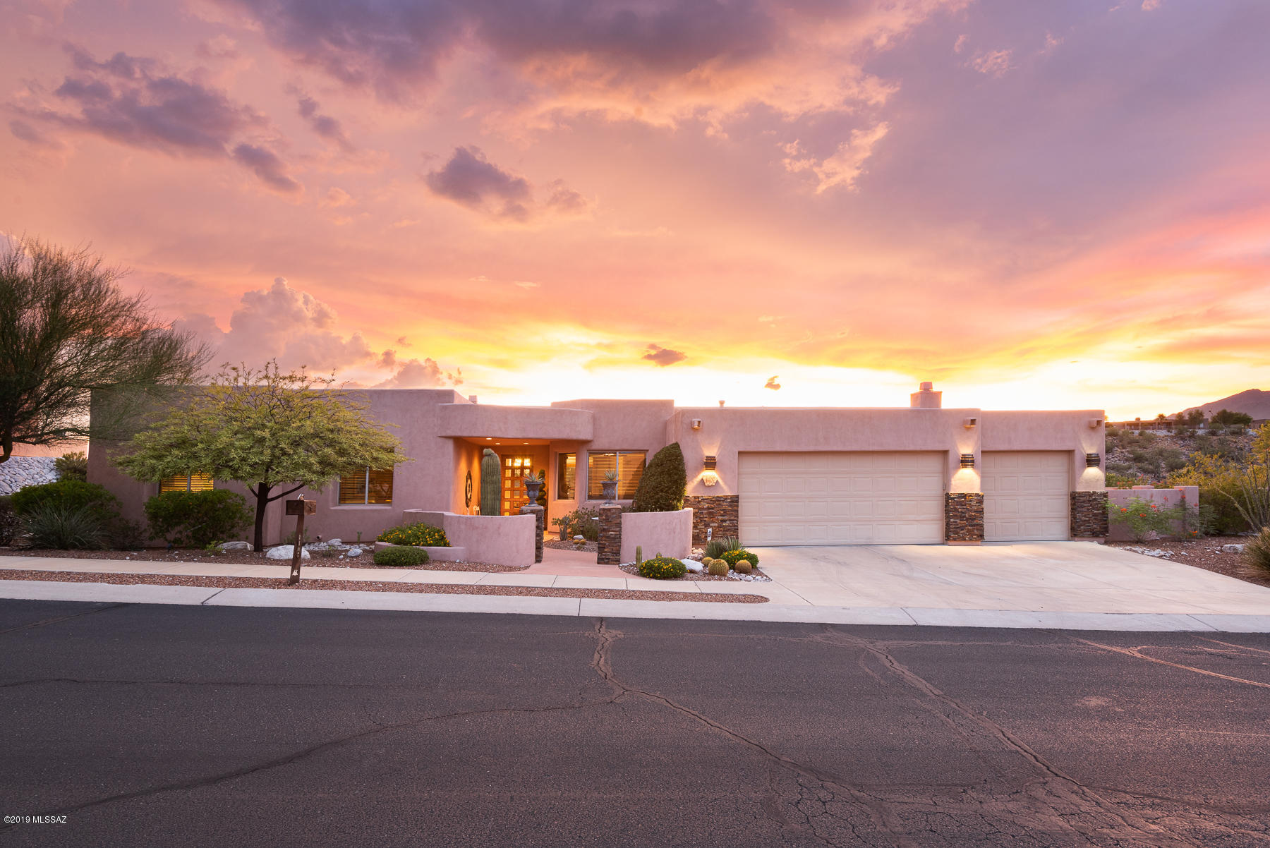 Sabino Mountain (1-290) - Residential