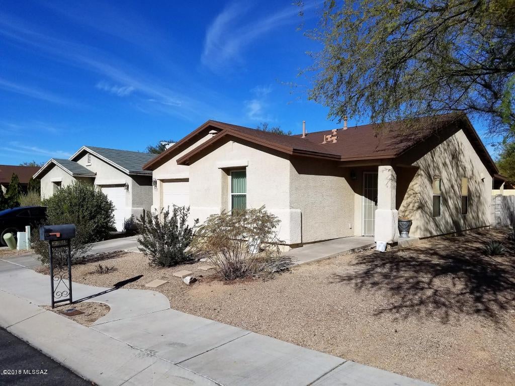 Nice 2Bdr/1Bth home. Kitchen opens up to living room for entertaining. Backyard is ready for your last finishing touches. Minutes away from Foothills Mall, NW Medical and I-10. Low maintenance yard.