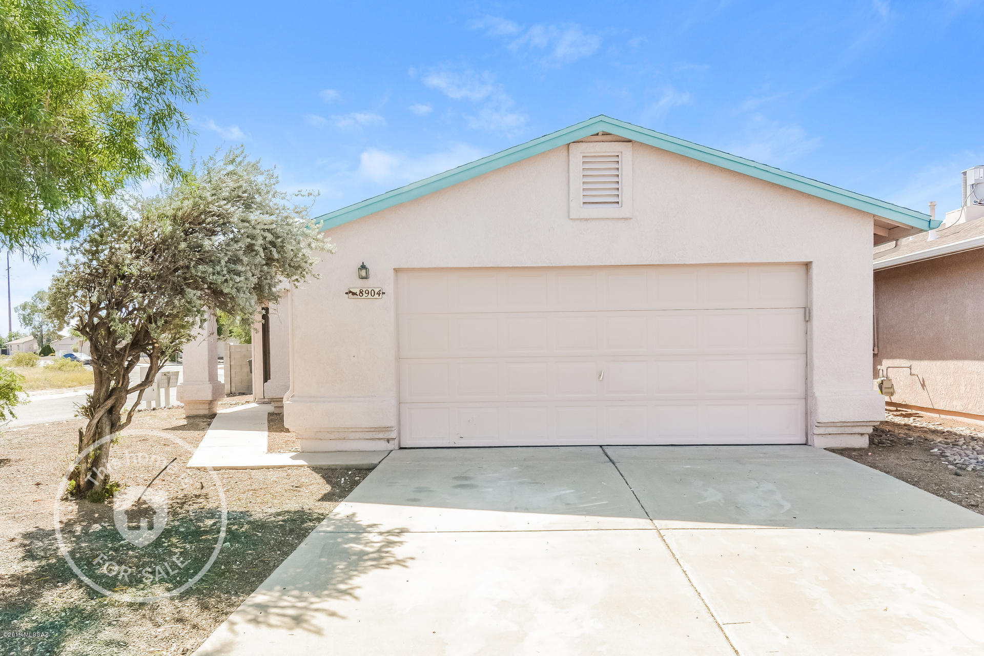 This Tucson one-story corner lot home offers a covered back patio, vaulted ceilings, and a two-car garage. Upgraded with new carpet in select rooms.