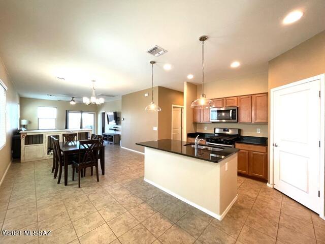 La Estancia De Tucson (1-330) - Residential Lease