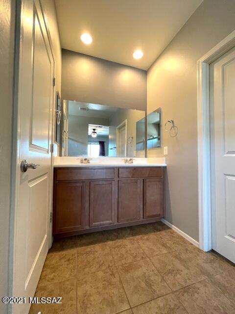 La Estancia De Tucson (1-330) - Residential Lease