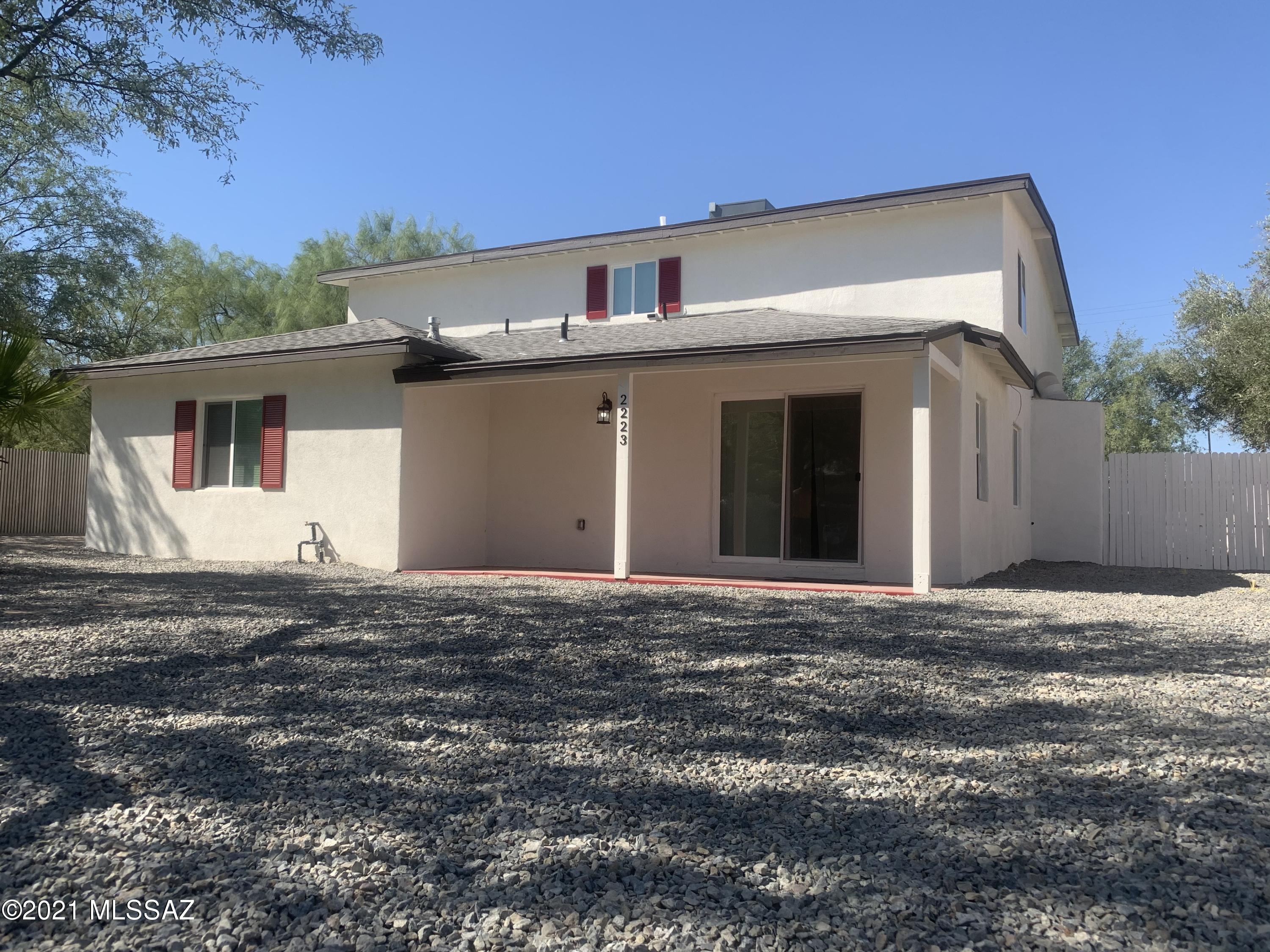 Incredible student housing with beautiful outdoor space including pool, turf, travertine, and a luxurious outdoor living room with a spa and built-in BBQ. Directly across from UA Track and Soccer Fields. 

Two 4bed/4bath units. Rebuilt from the studs, everything brand new including sewer, plumbing, electrical and mechanicals. No expense spared and all work done by a commercially licensed contractor. 

Pre-leased 2021 rents $800/room Comp rents $850/room Landlord pays no utilities!! 7 cap at at 850k. Don't wait! Owner/agent.