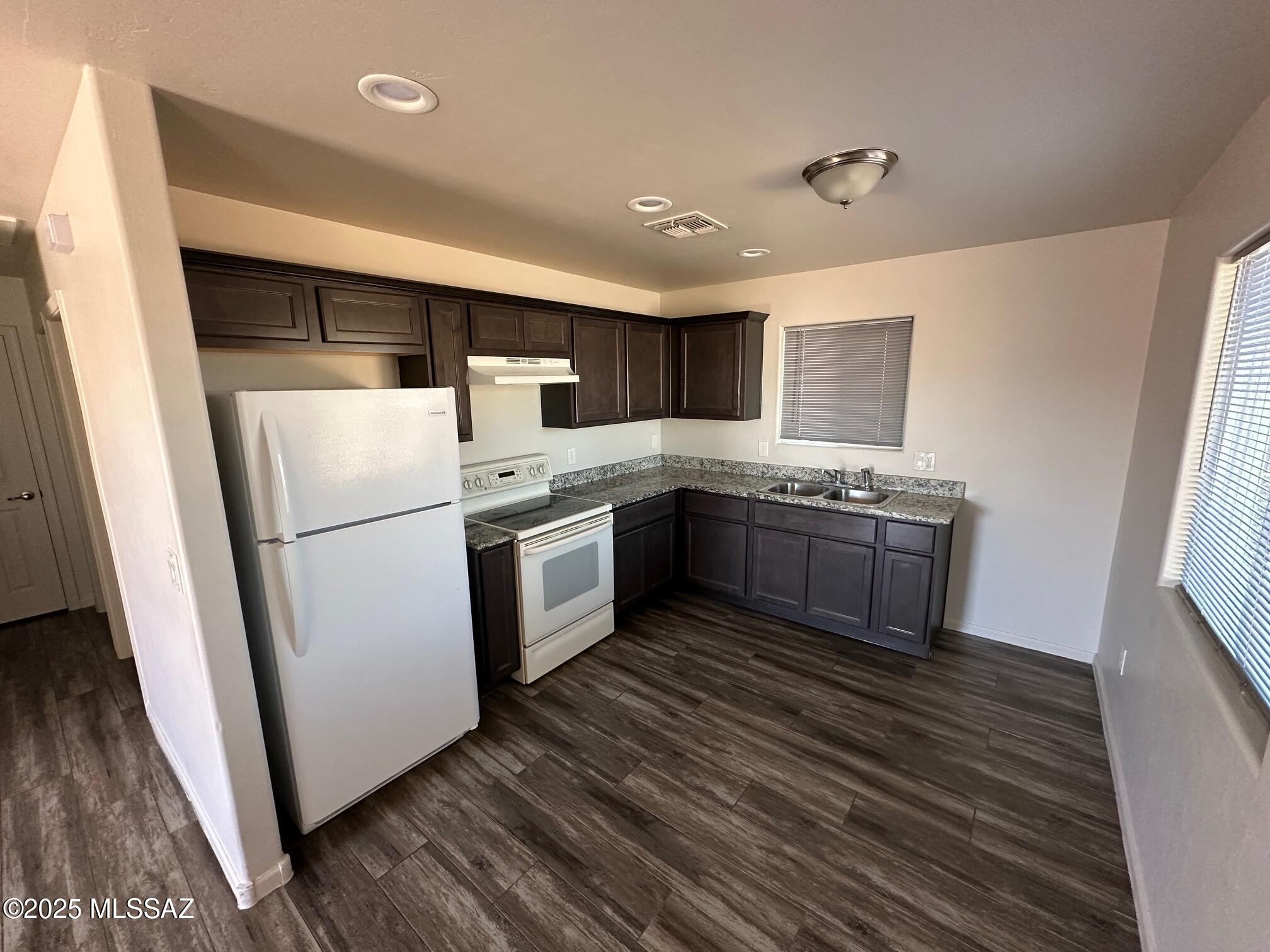 El Rio Park - Residential Lease