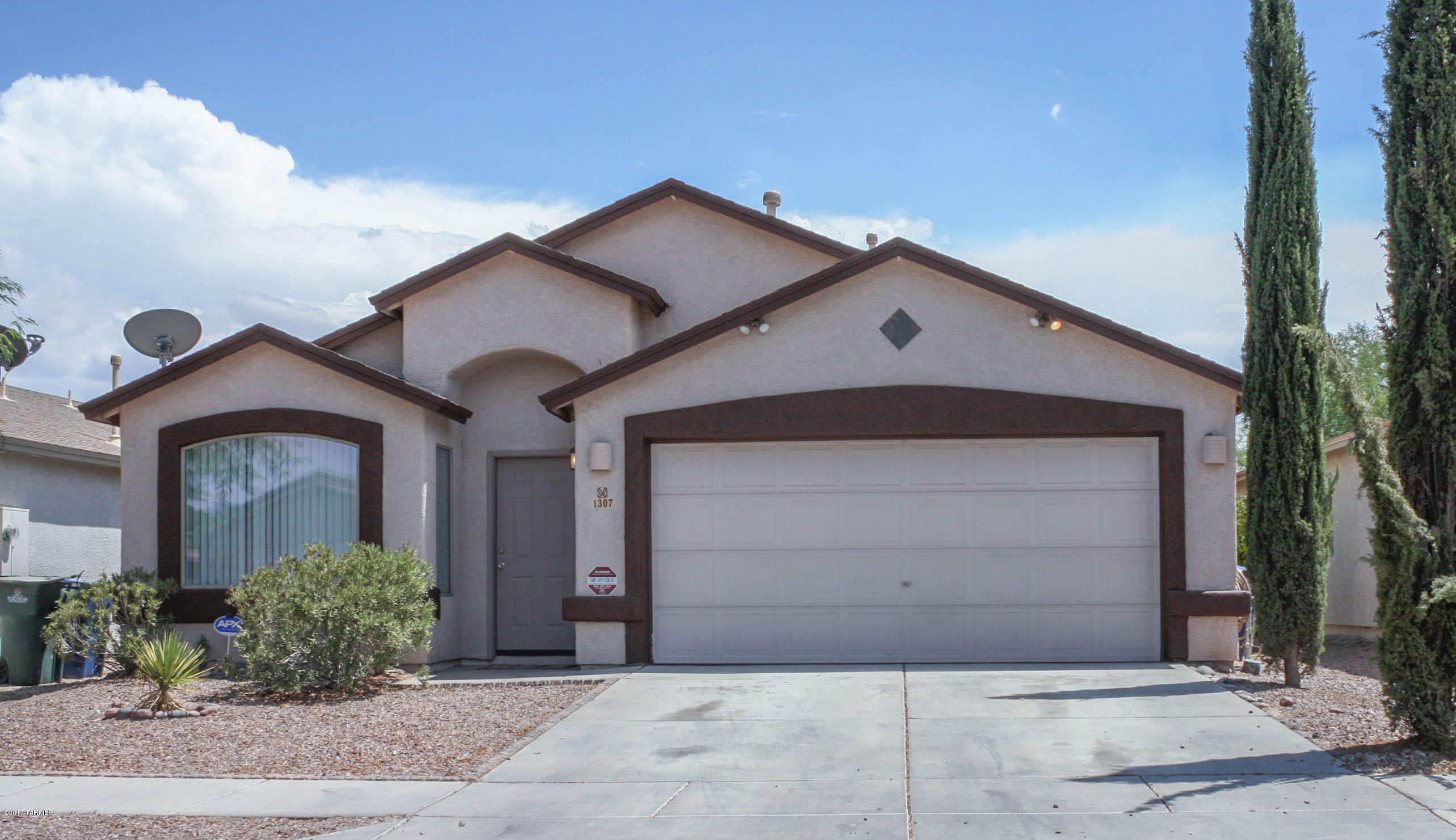 Newer spacious 1873 sqft 4 bed 2 bath home. All appliances included. Nicely landscaped and fenced back yard. Easy access to I-10