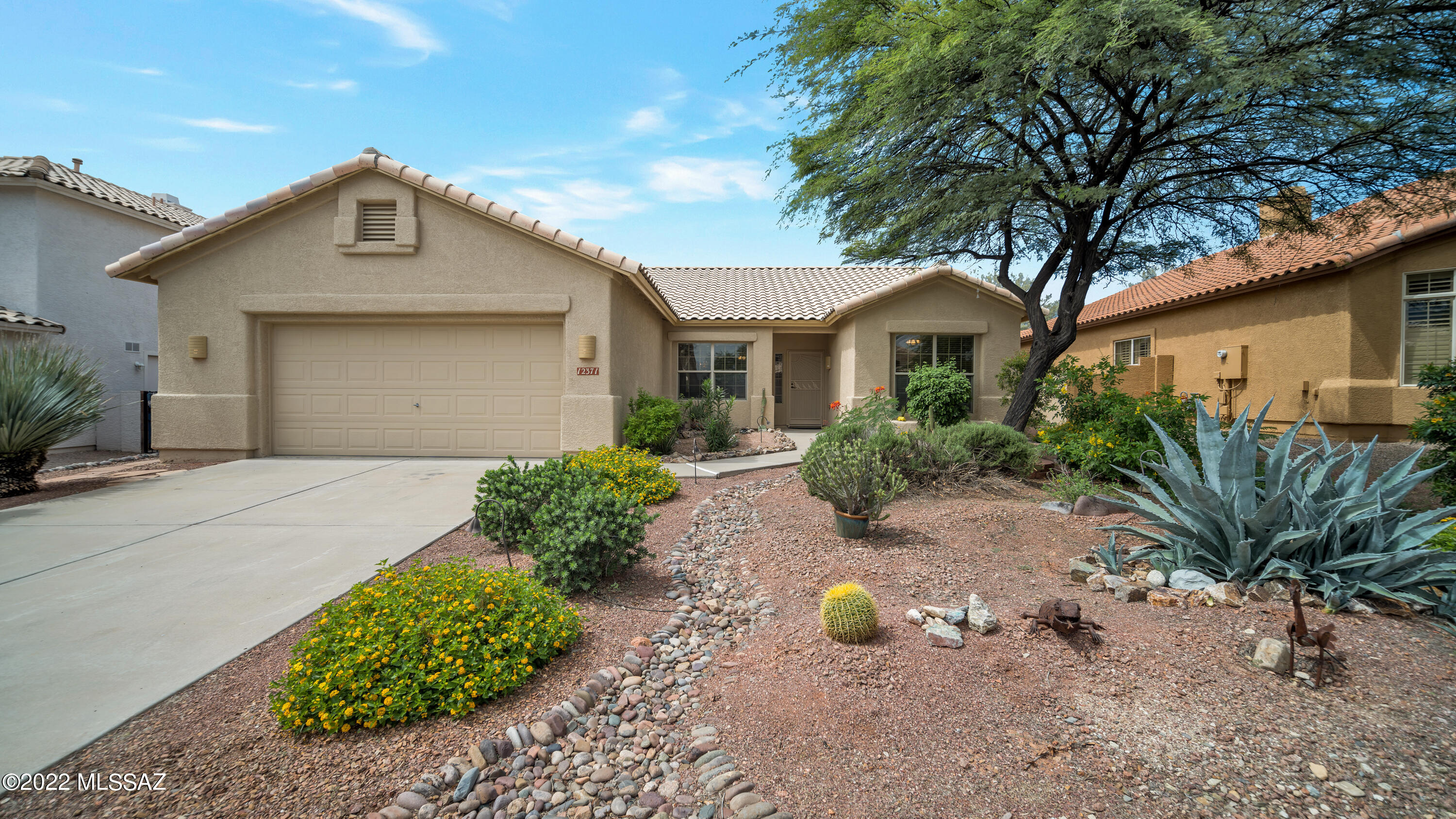 Welcome to Oro Valley/Rancho Vistoso living as it was designed to be enjoyed. Experience a great value Pulte built home in a quiet setting. This spacious 1844 sq. ft. home is perfect in so many ways. Enjoy what seems to be an endless backyard (1/4 acre of land) with extended patio pavers and bench seating. New interior and exterior paint. This 3 large bed, 2 bath, dining area or office option dwelling offers vaulted ceilings, fans and plenty of backyard for a pool or landscaping galore. Enjoy morning strolls and or evening walks in this desirable neighborhood. Shaded enclosed dog run area. Gas fireplace. Close to the Safeway Shopping Center, Oro Valley Market Place, schools, & bike trails. This is HOME.