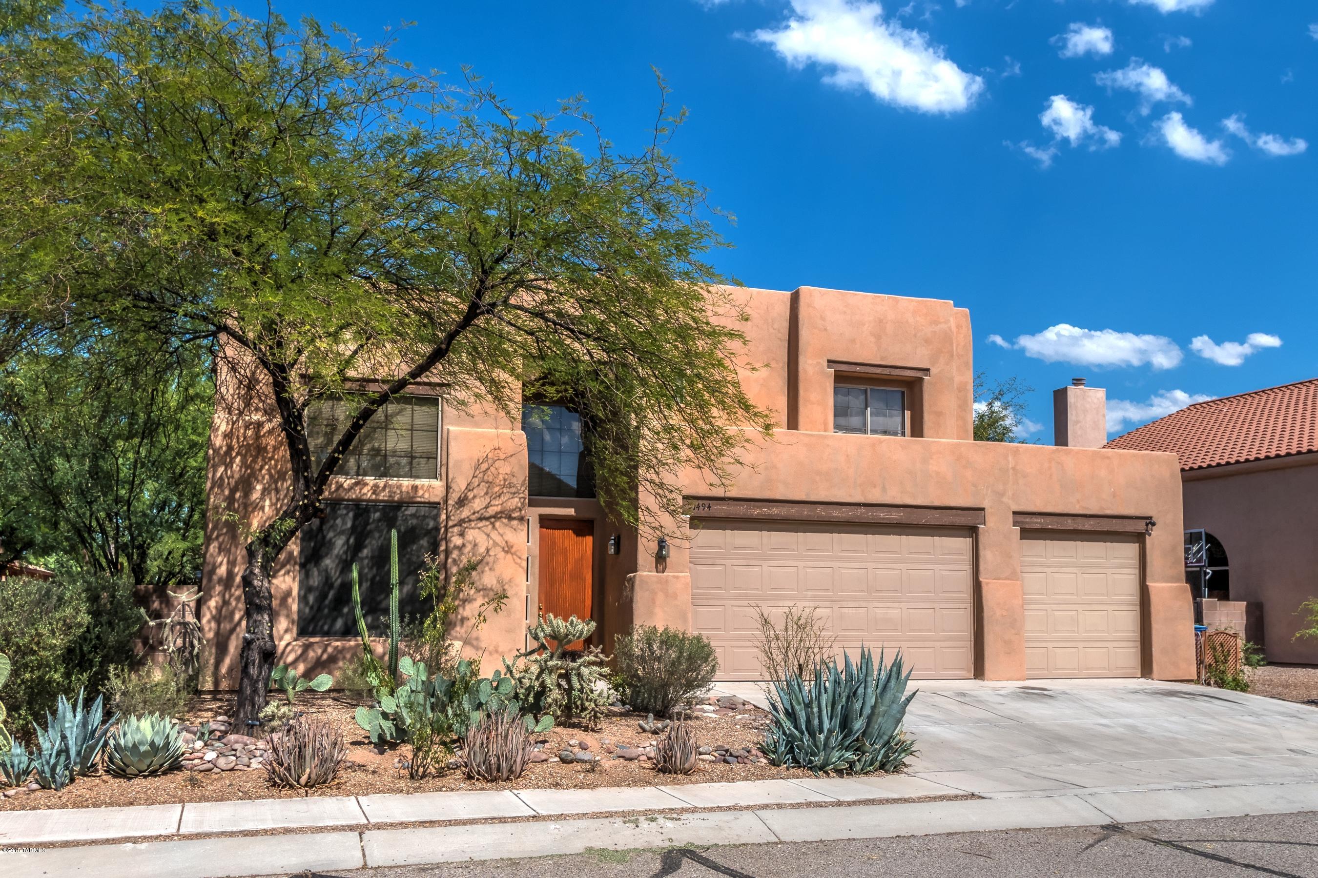 Gorgeous home in a very quiet neighborhood. Built by Pepper Viner in 2001, this very open floor plan has a huge backyard. These homes rarely come on the market. Close to shopping, restaurants, and only minutes from Park Mall and movie theaters.