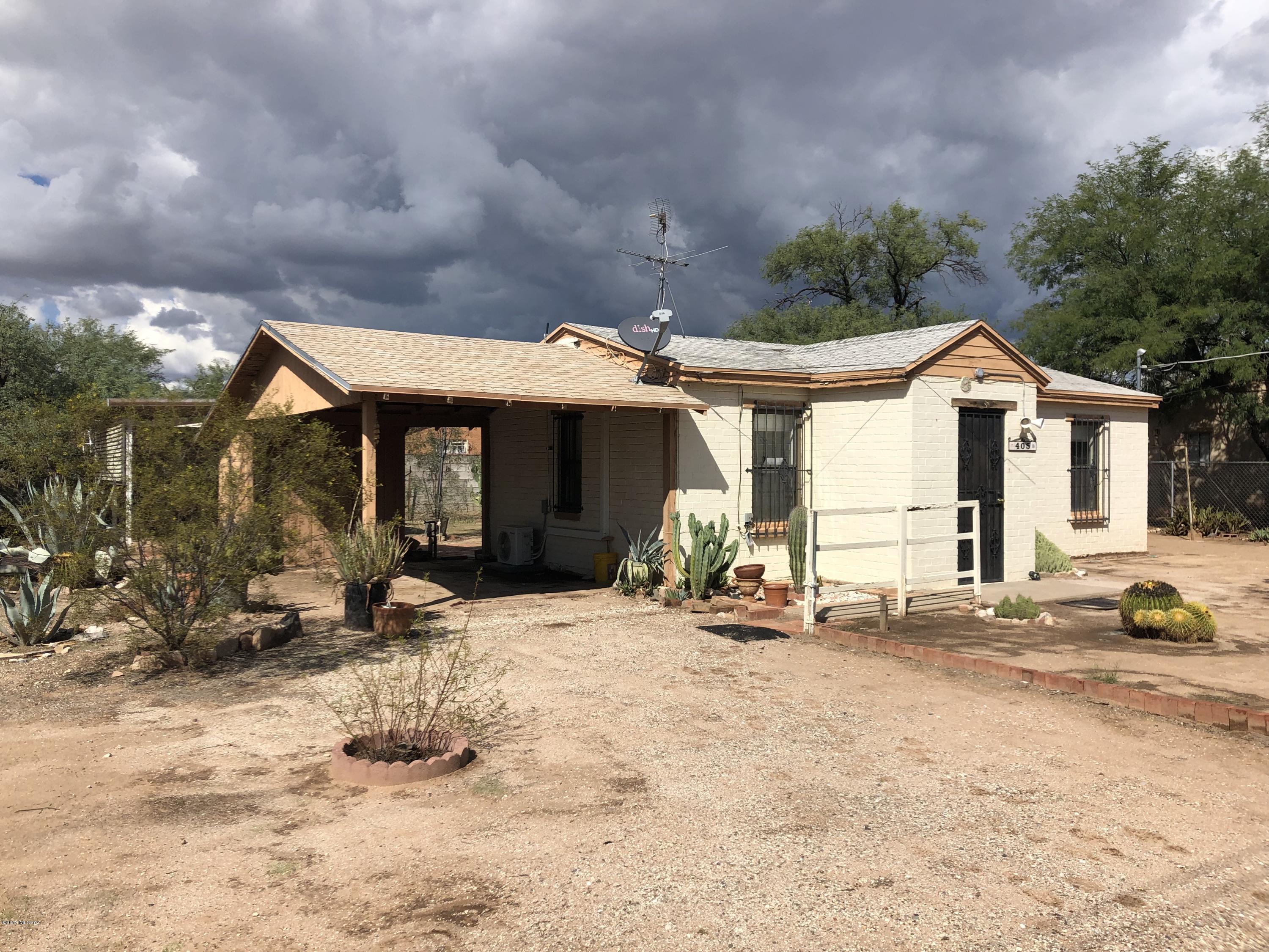 Your chance for huge savings with this historic fixer upper!  Convenient central location.  Features include 2 bedrooms and 1.5 bathrooms, Arizona room, covered patio all on a large premium corner lot.  Great potential just waiting for the right touch. Home sold AS IS.