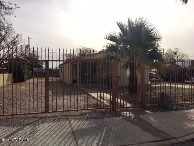 Recently remodeled home with great open floor plan. Tile throughout entire home. Big kitchen with breakfast bar and dinning area. Big backyard and plenty of space. Please call a private showing.